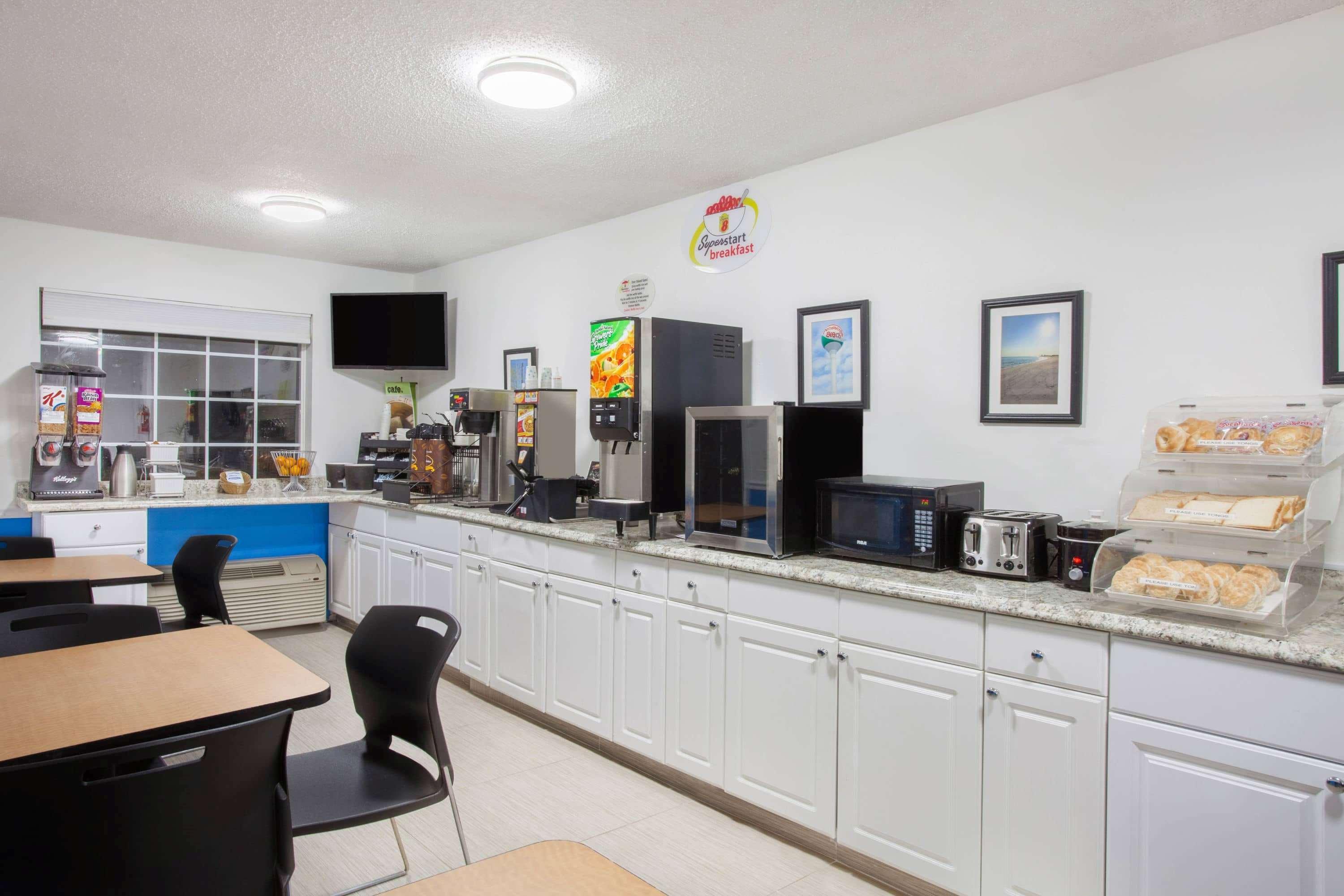 Hotel Super 8 By Wyndham Pensacola