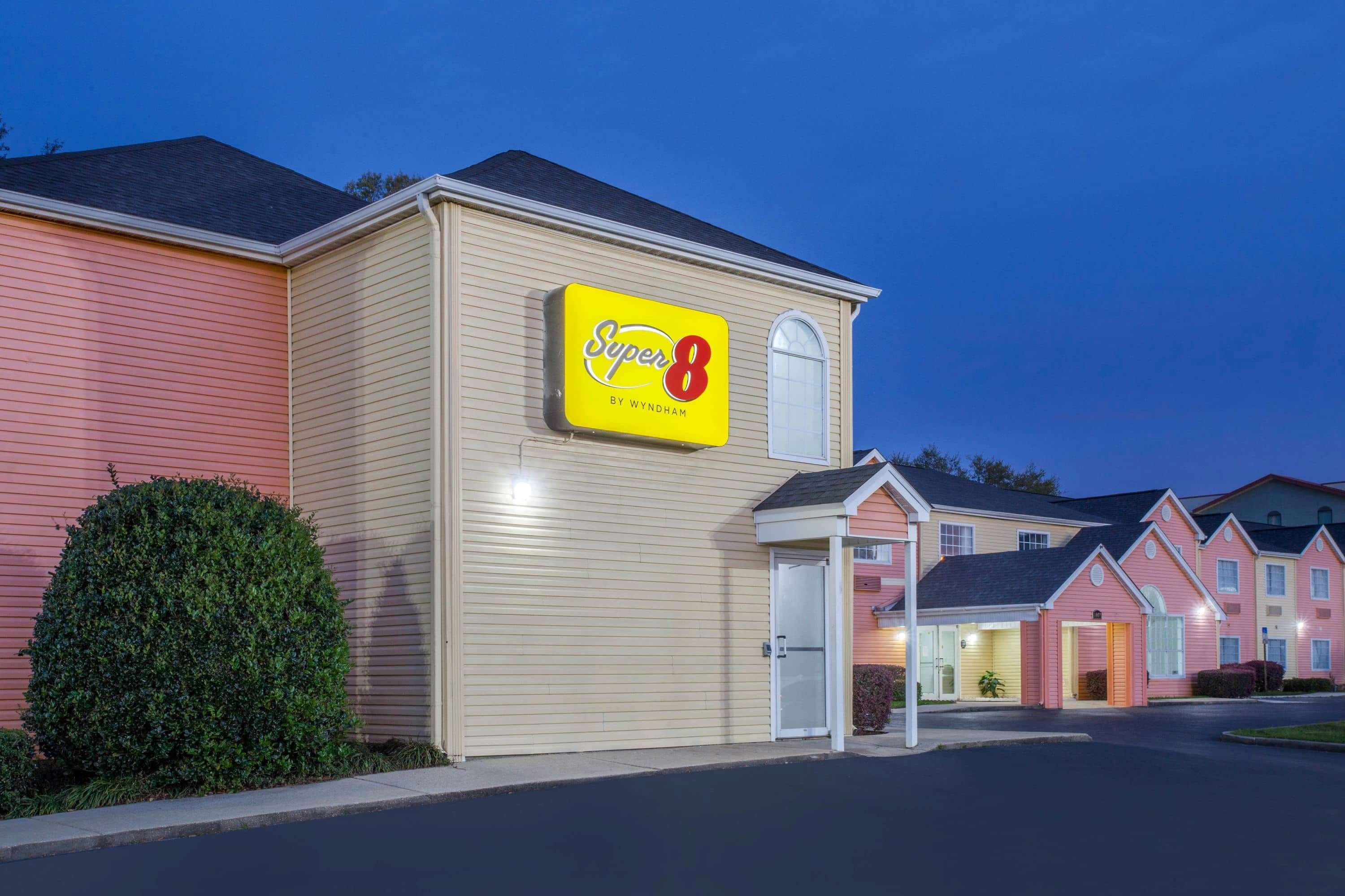 Super 8 By Wyndham Pensacola