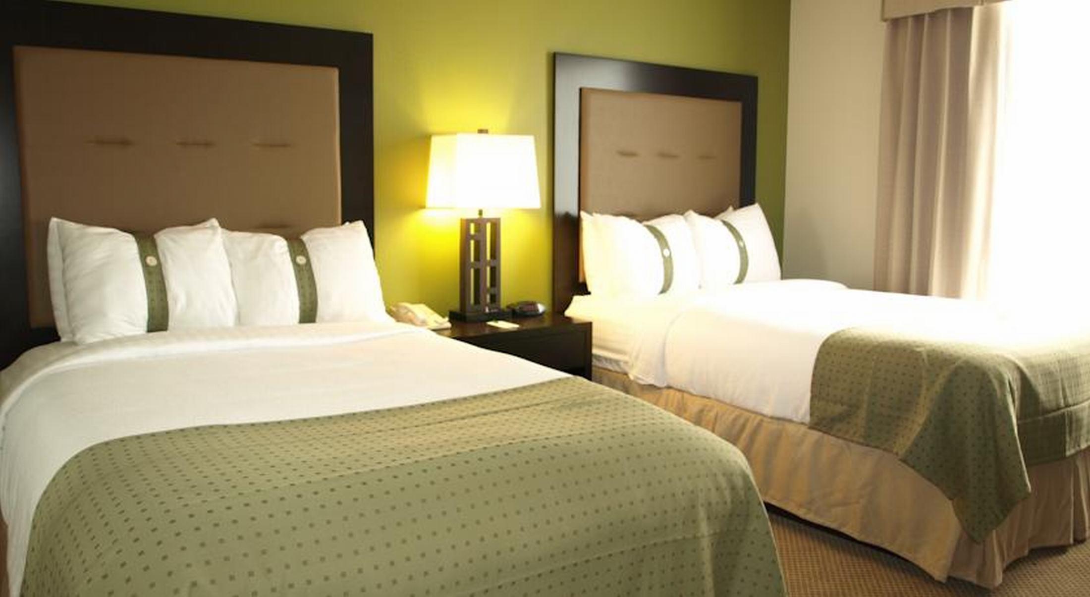 Resort & Across From Universal By Ihg Orlando