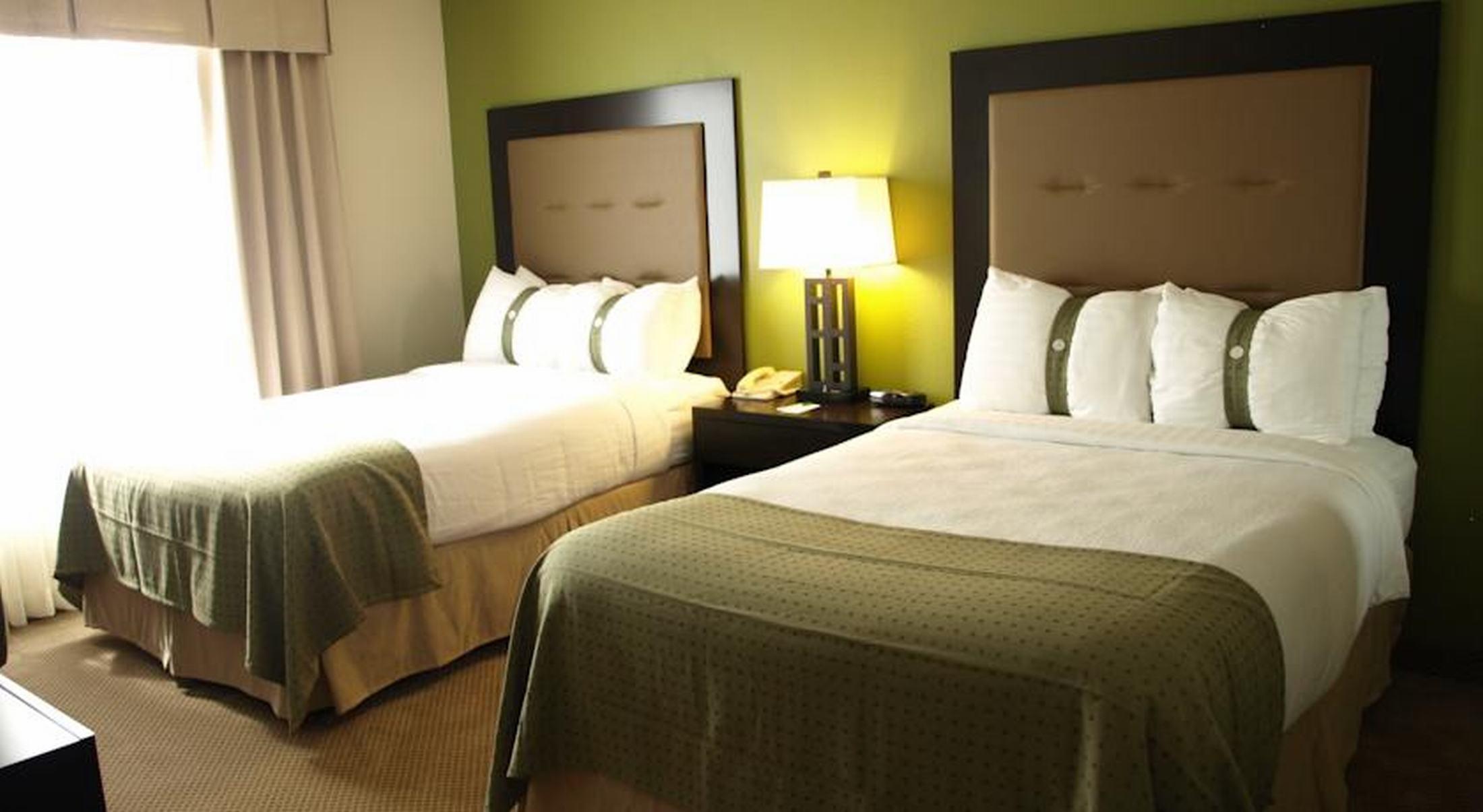 & Across From Universal By Ihg Resort 3*