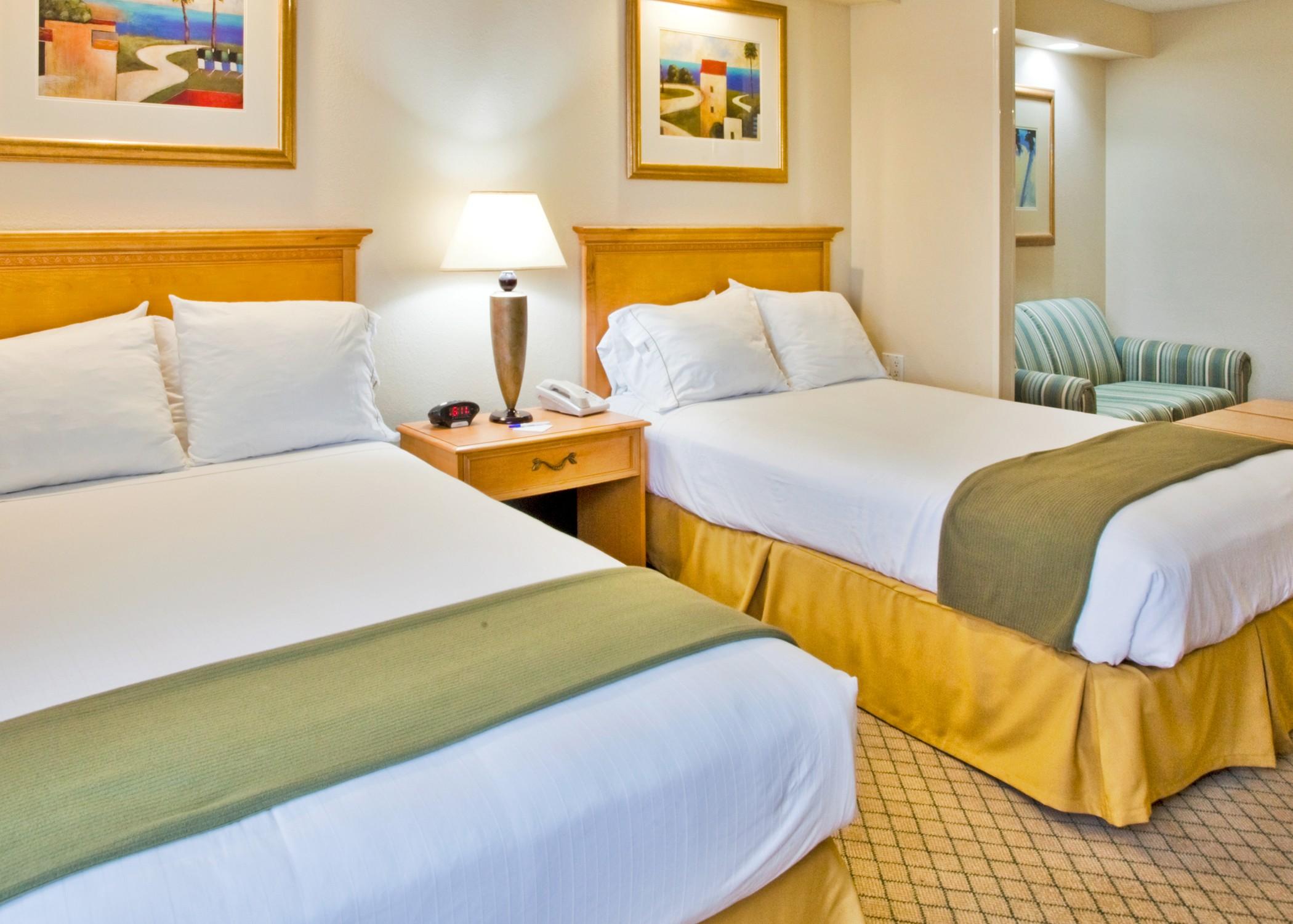 Resort & Across From Universal By Ihg Orlando