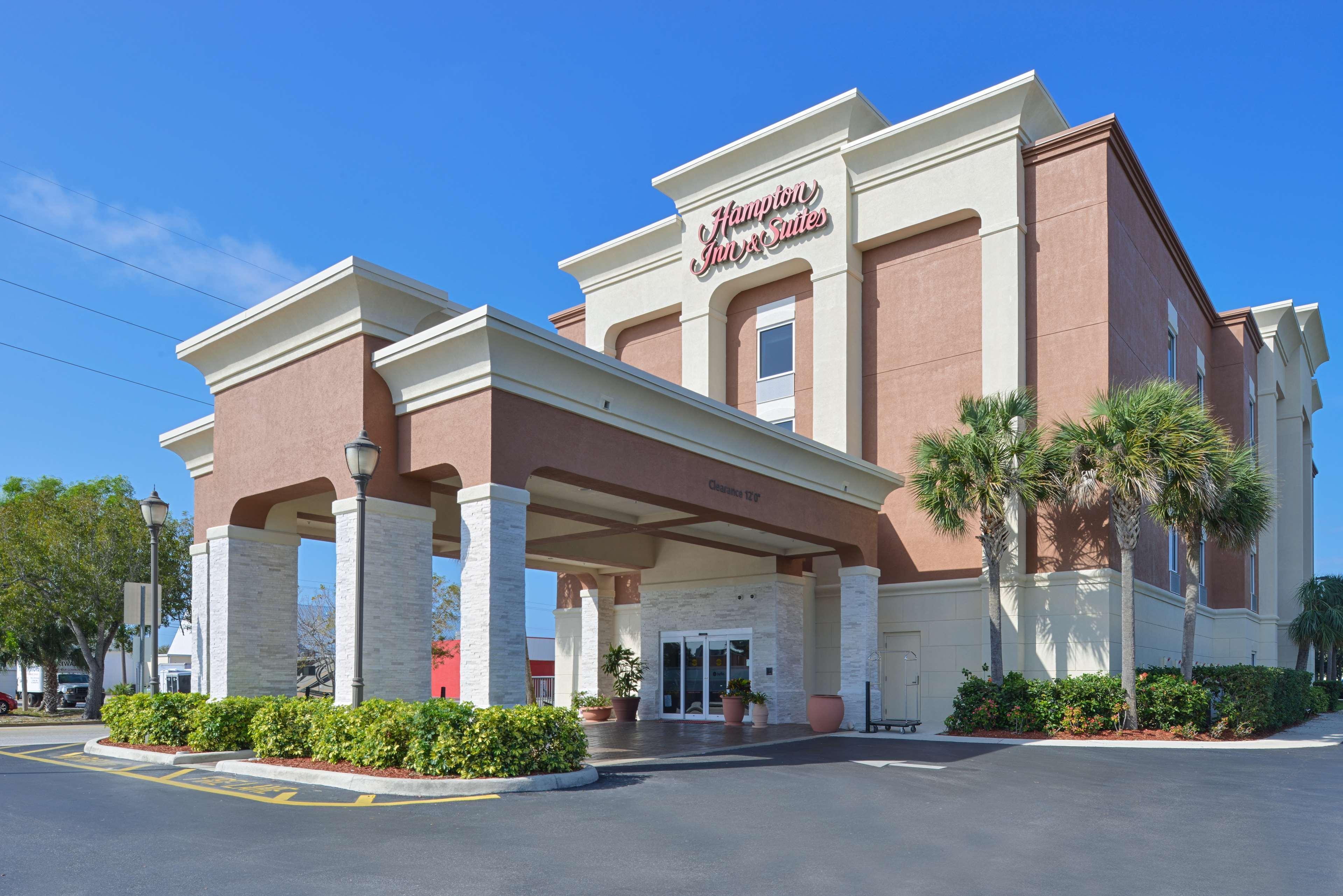 Hampton & / Myers Hotel