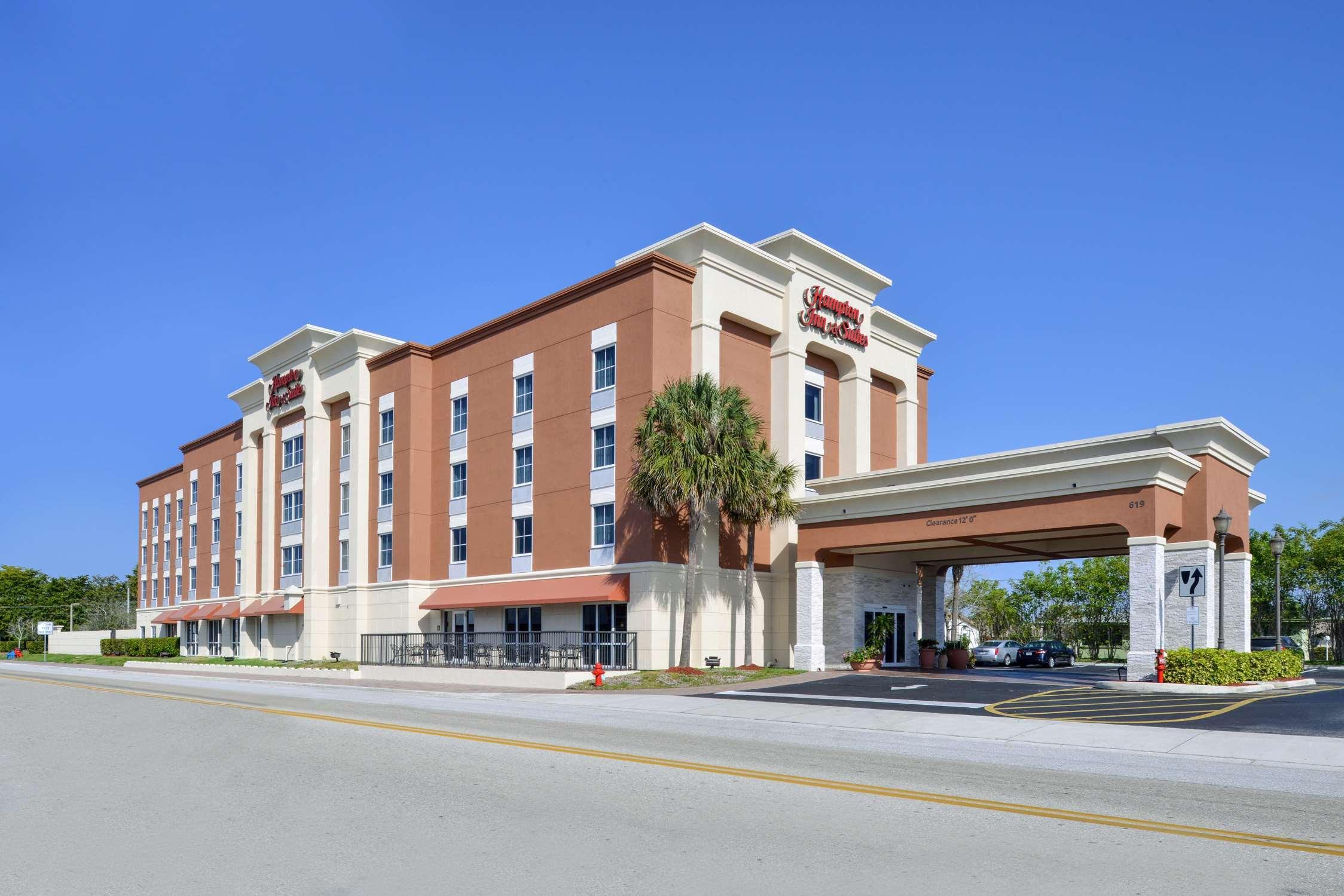 Hampton & / Myers Hotel