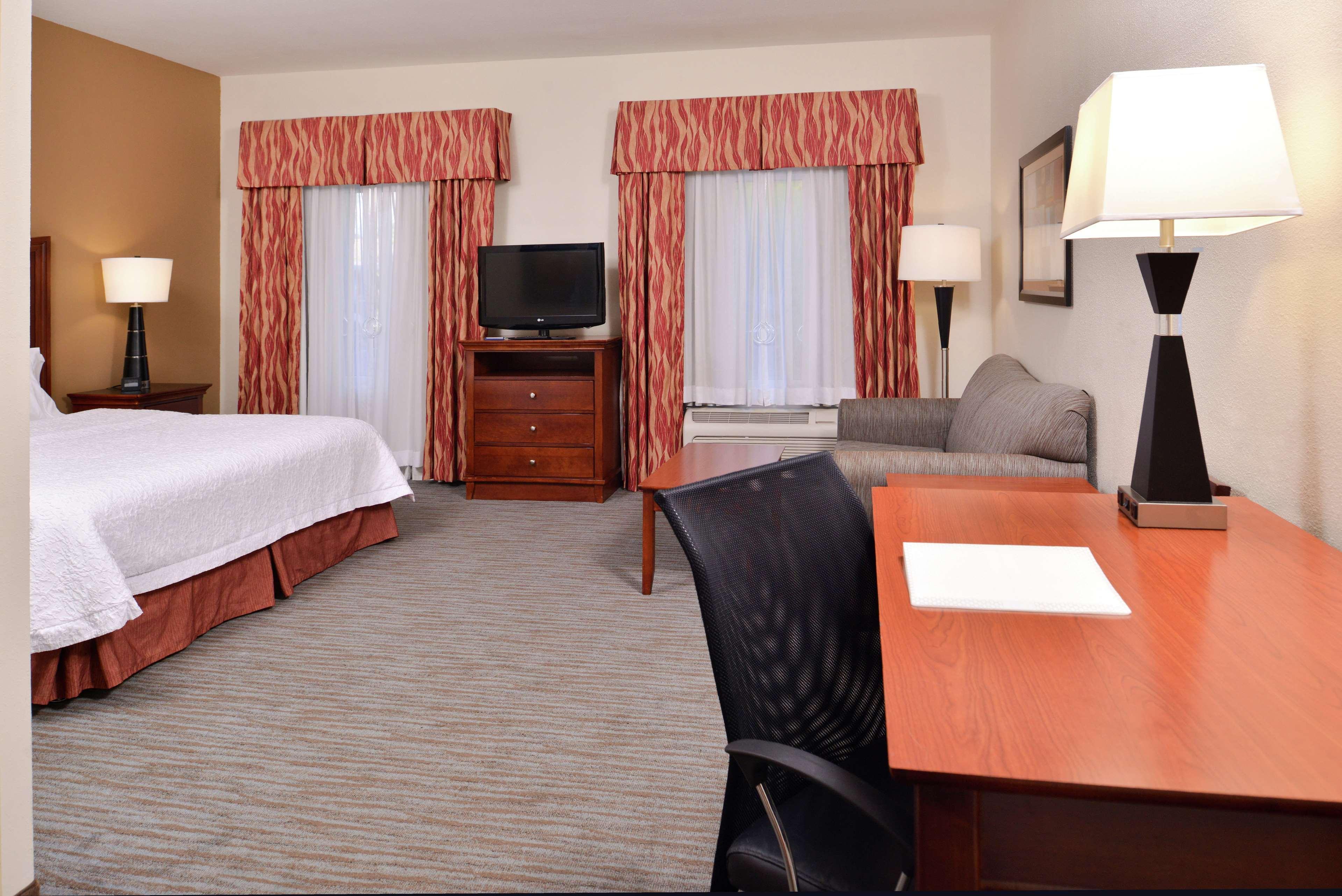 Hampton & / Myers Hotel