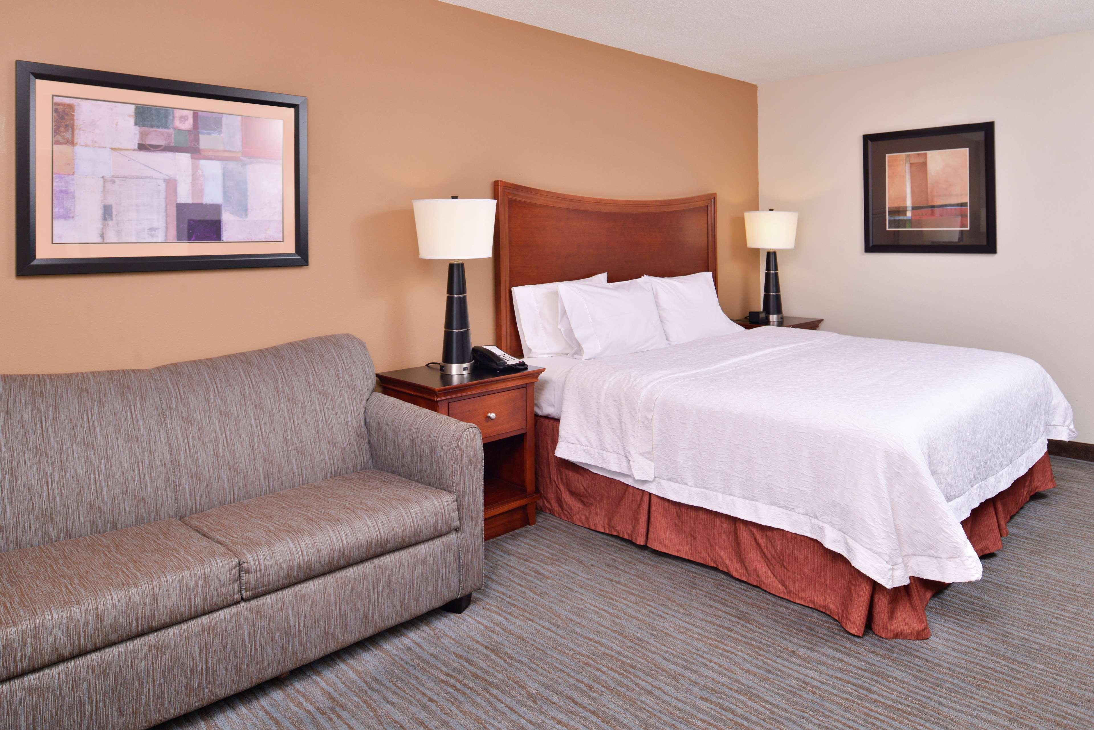 Hampton & / Myers Hotel 3*