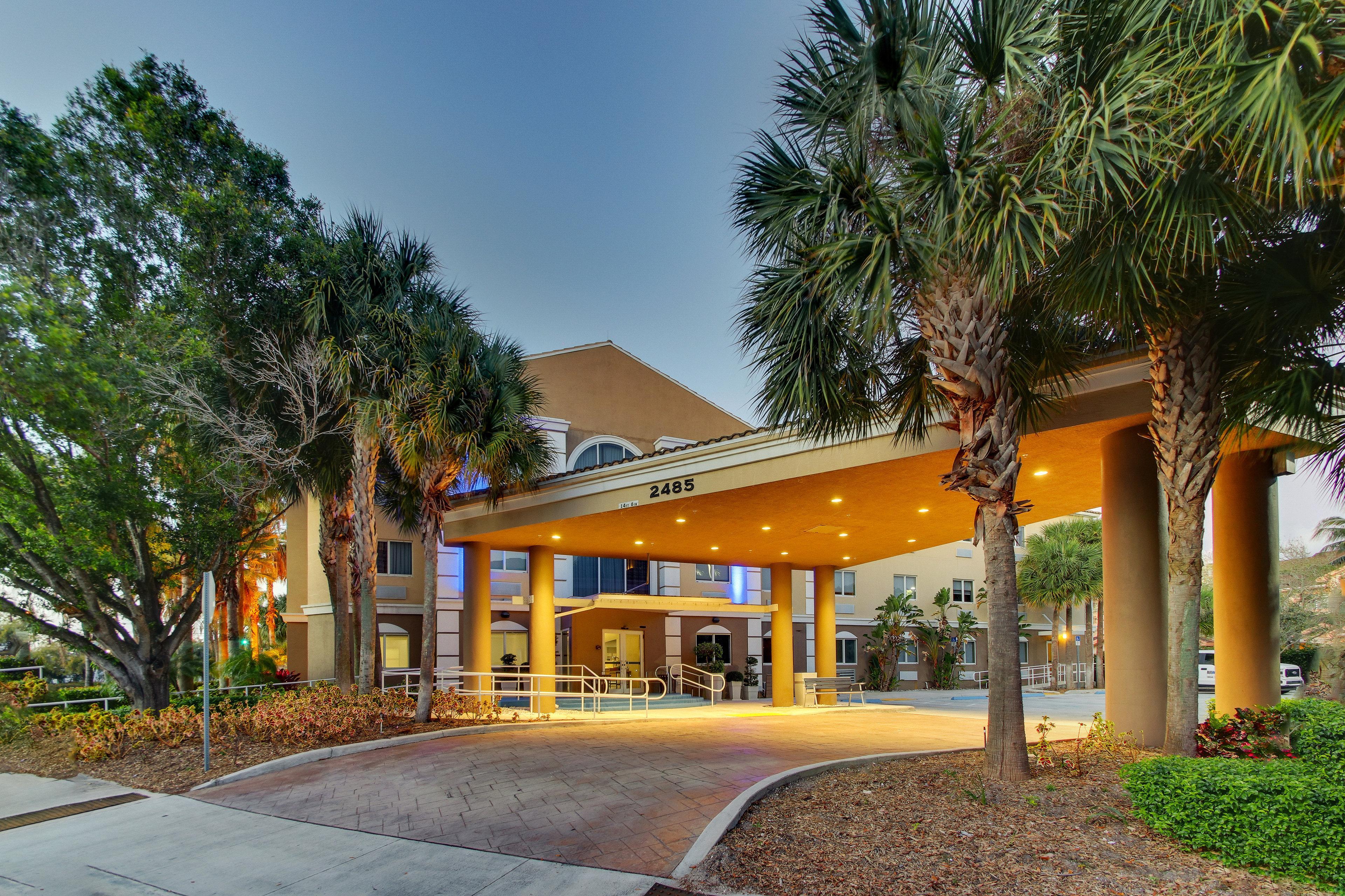 Express West Palm Metrocentre By Ihg Inn