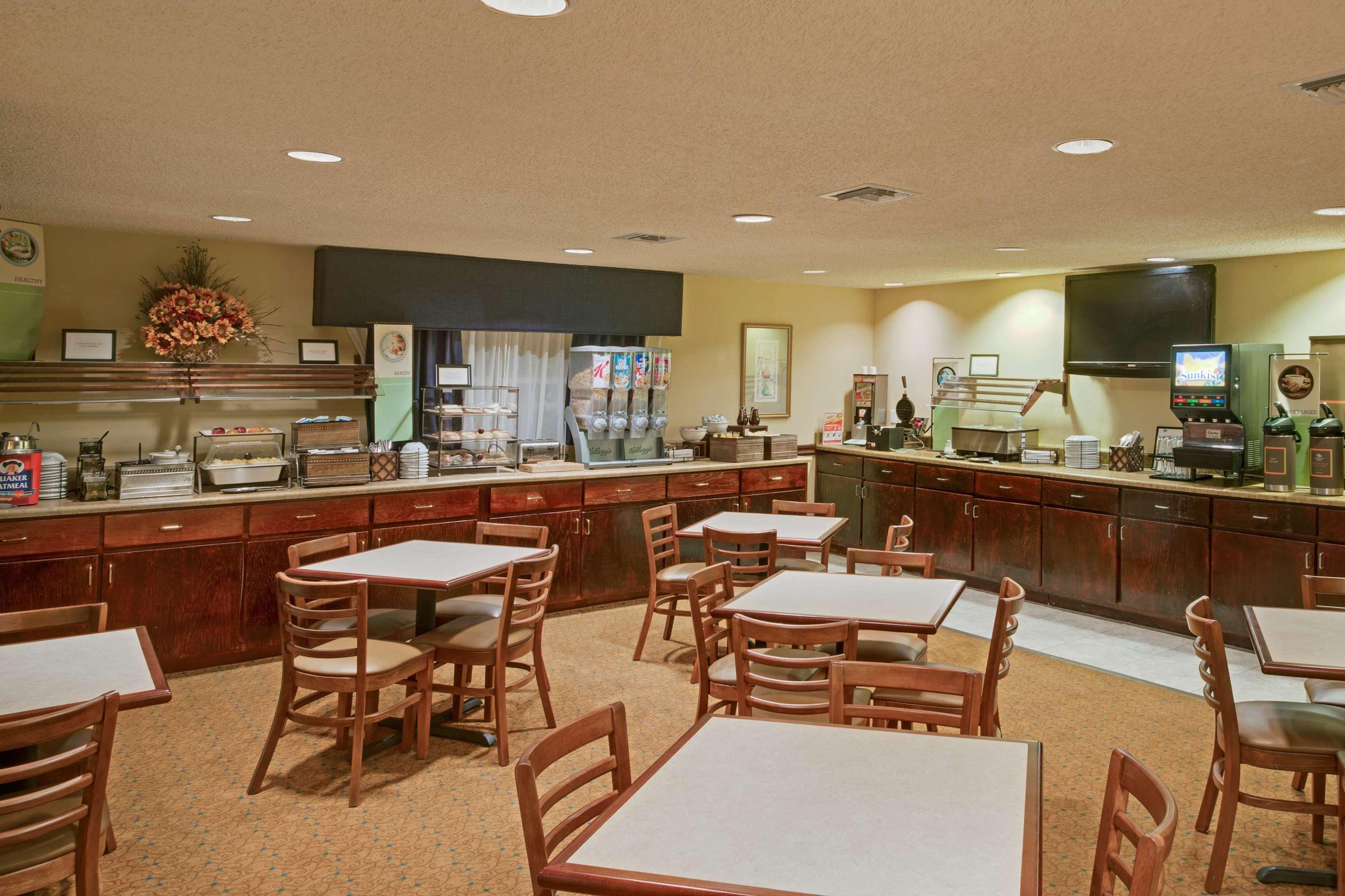 Hotel Country & By Radisson, City, Fl 2*
