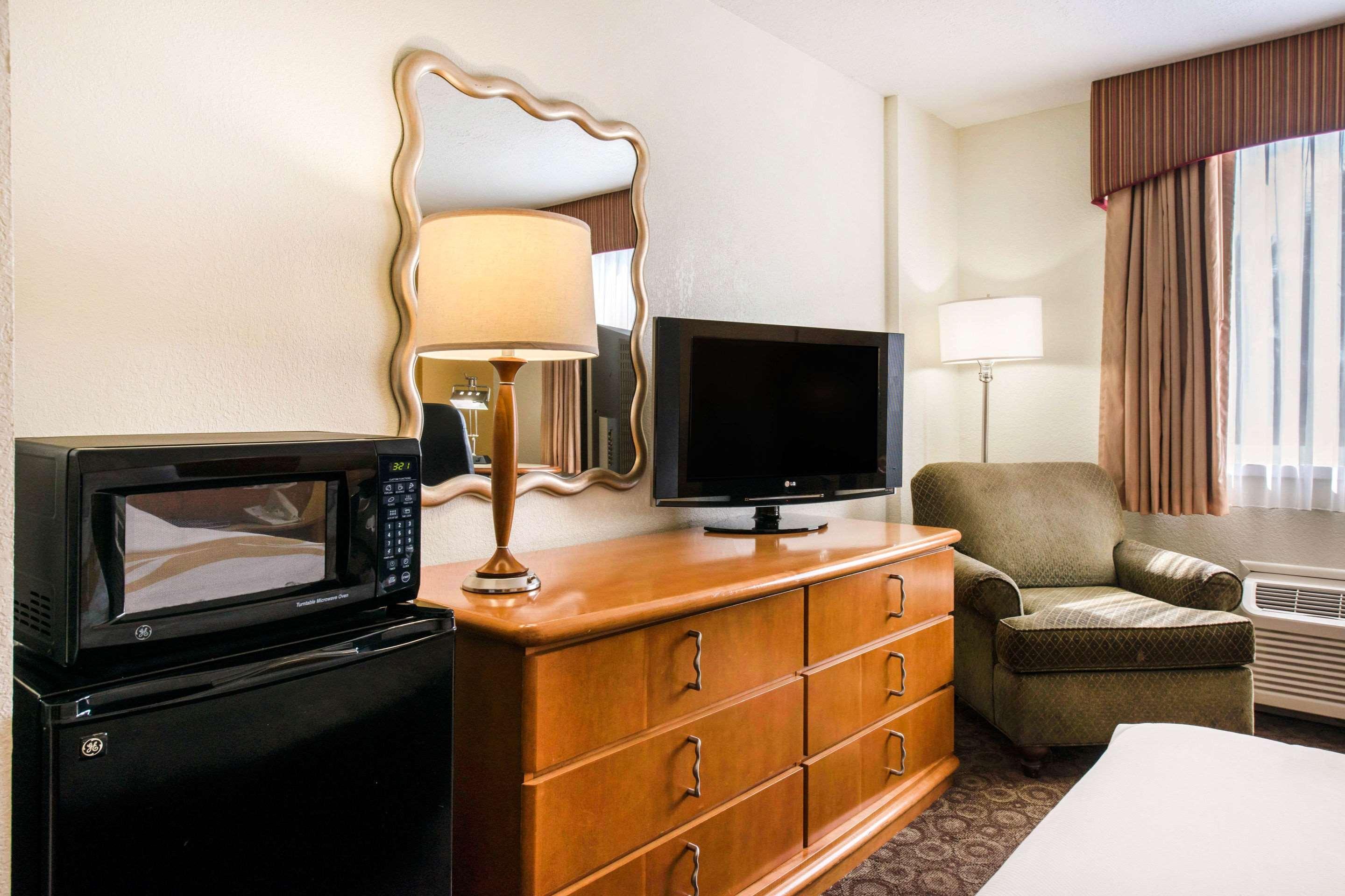 Spark By Hilton Near Universal Hotel 3*