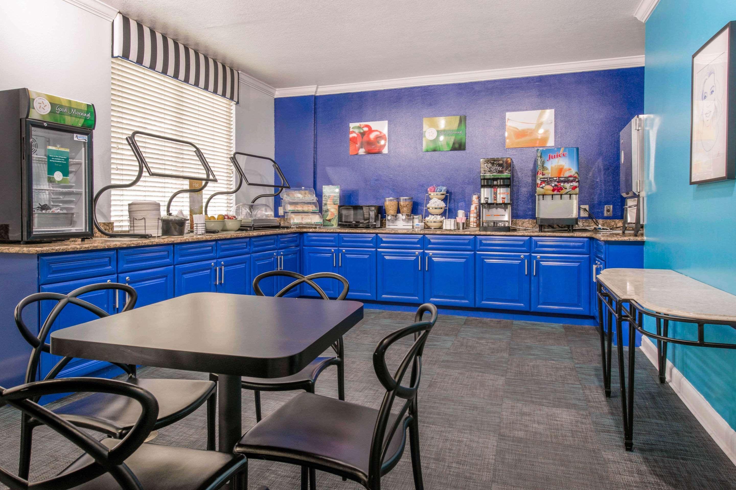 Spark By Hilton Near Universal Hotel 3*