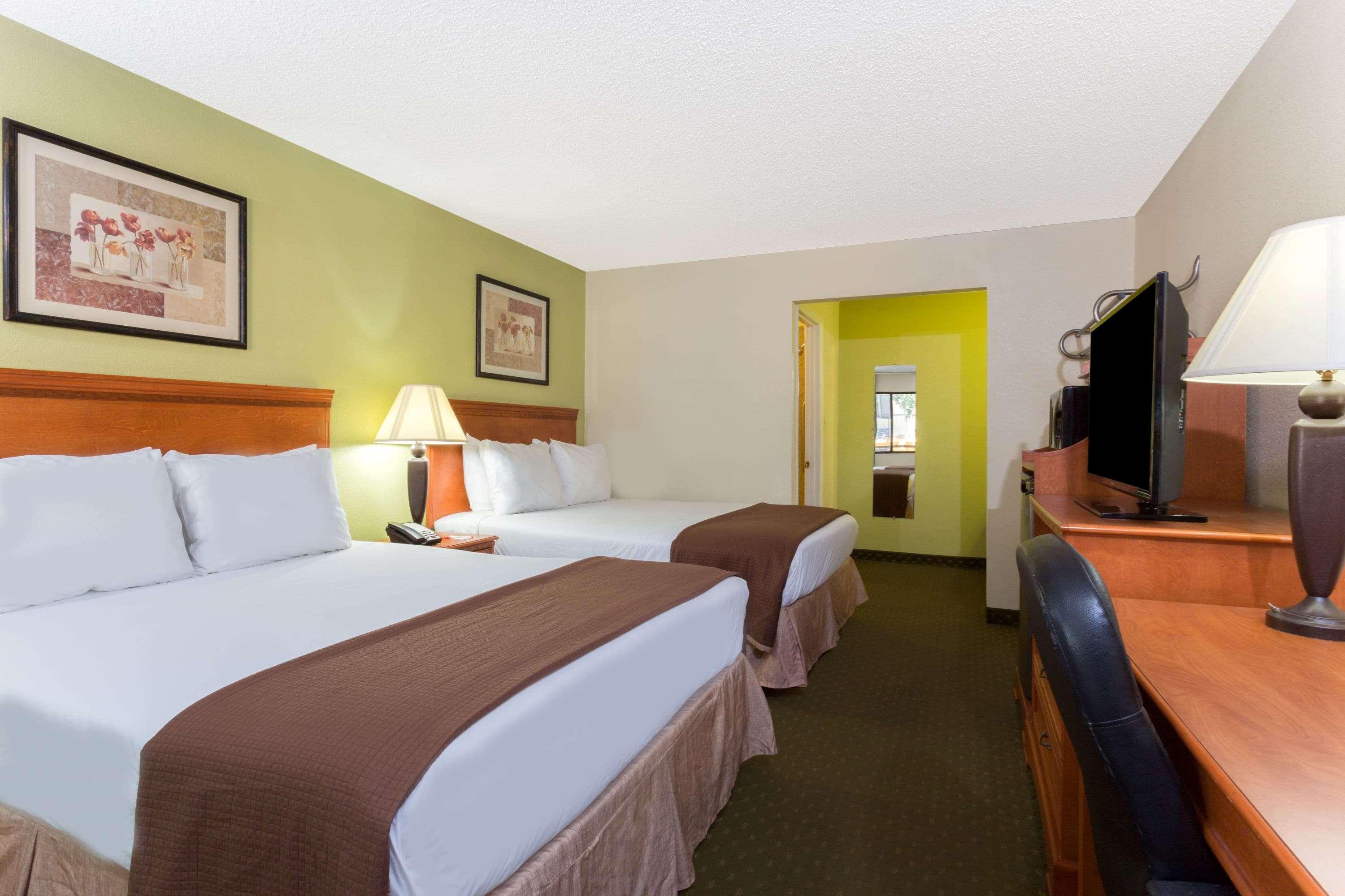 Howard Johnson By Wyndham Hotel 2*