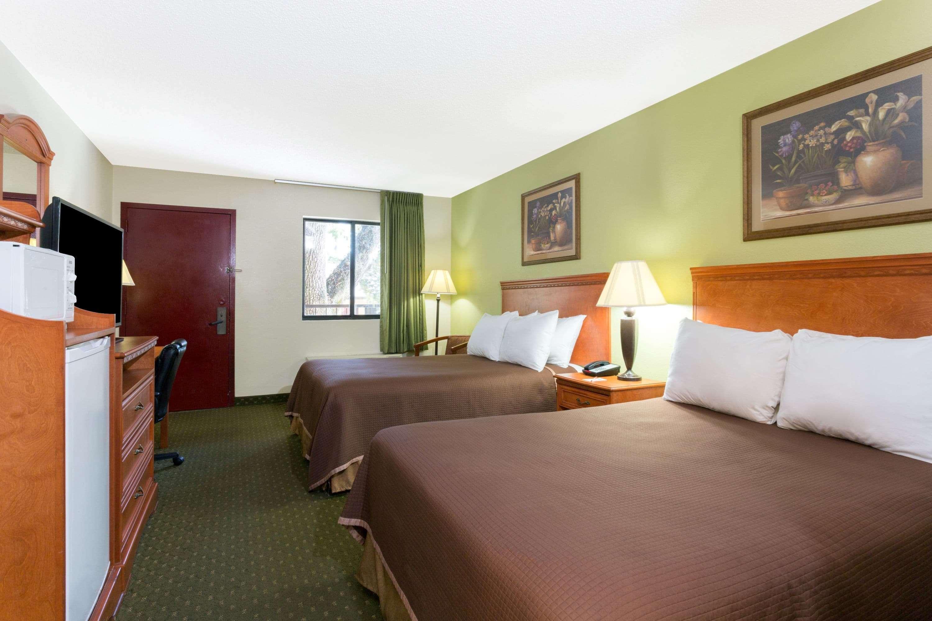 Howard Johnson By Wyndham 2*