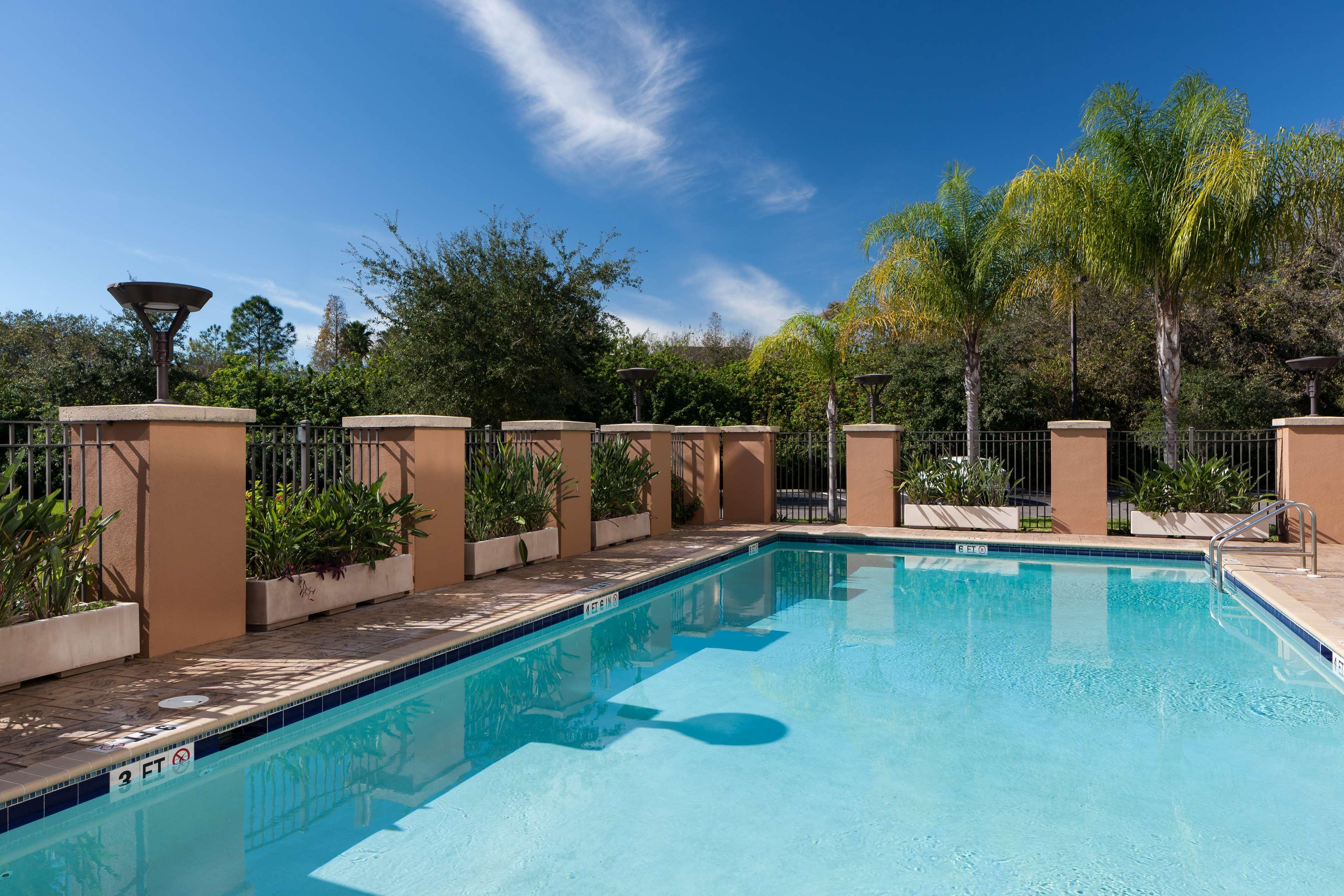 Hotel Embassy By Hilton Brandon 4*