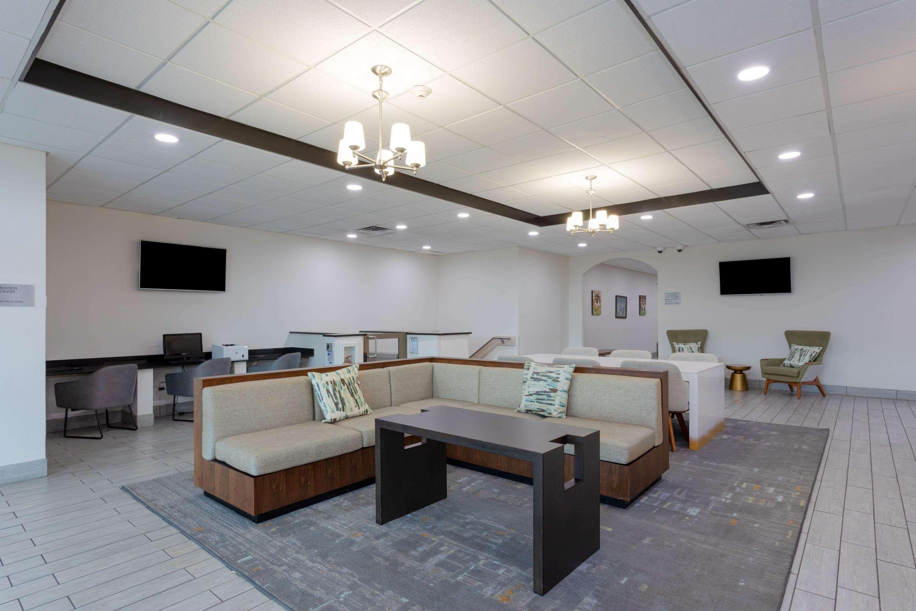 Hotel Wyndham Garden Capitol Near Fsu 3*