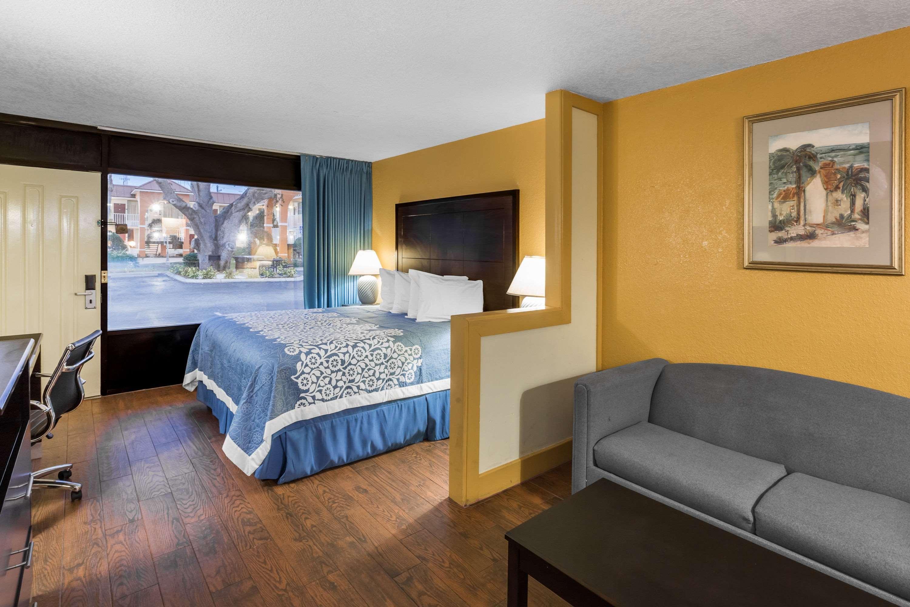 Days & By Wyndham * Port Richey