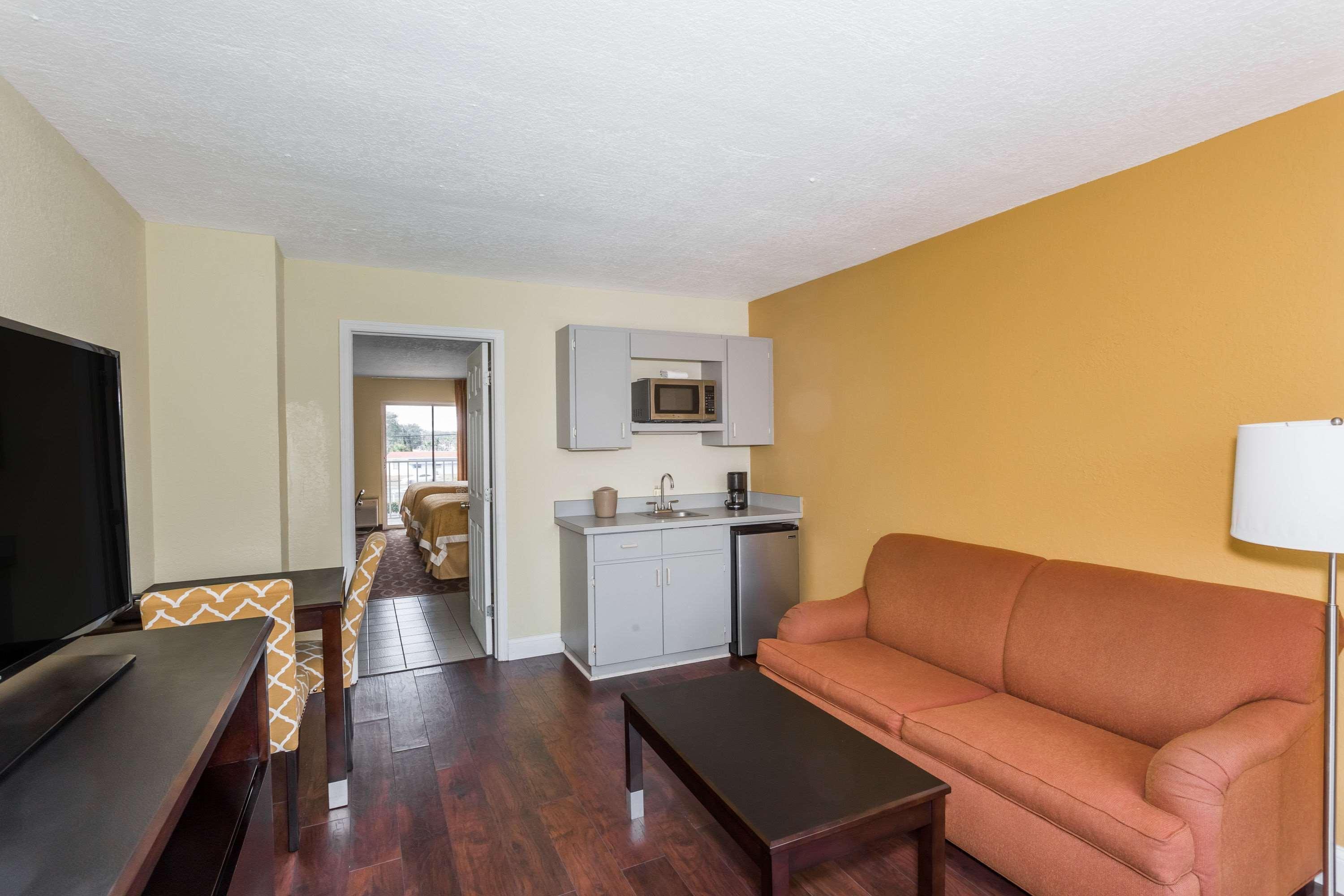 Days & By Wyndham * Port Richey