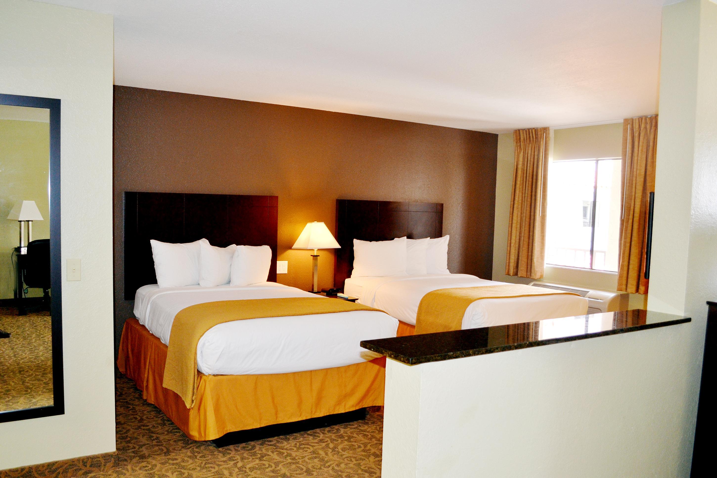 Quality & By The Parks Hotel