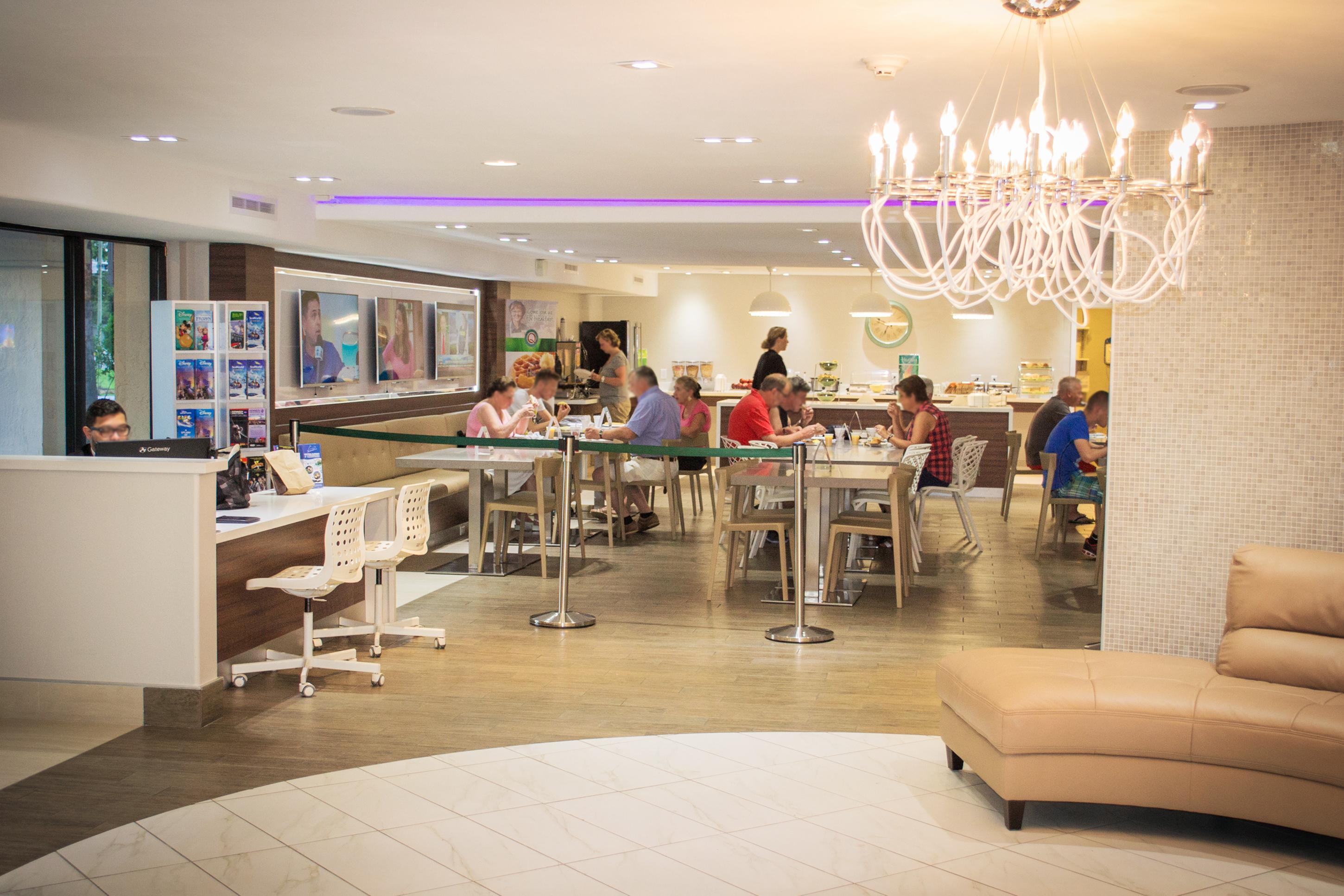 Hotel Quality & By The Parks 3*