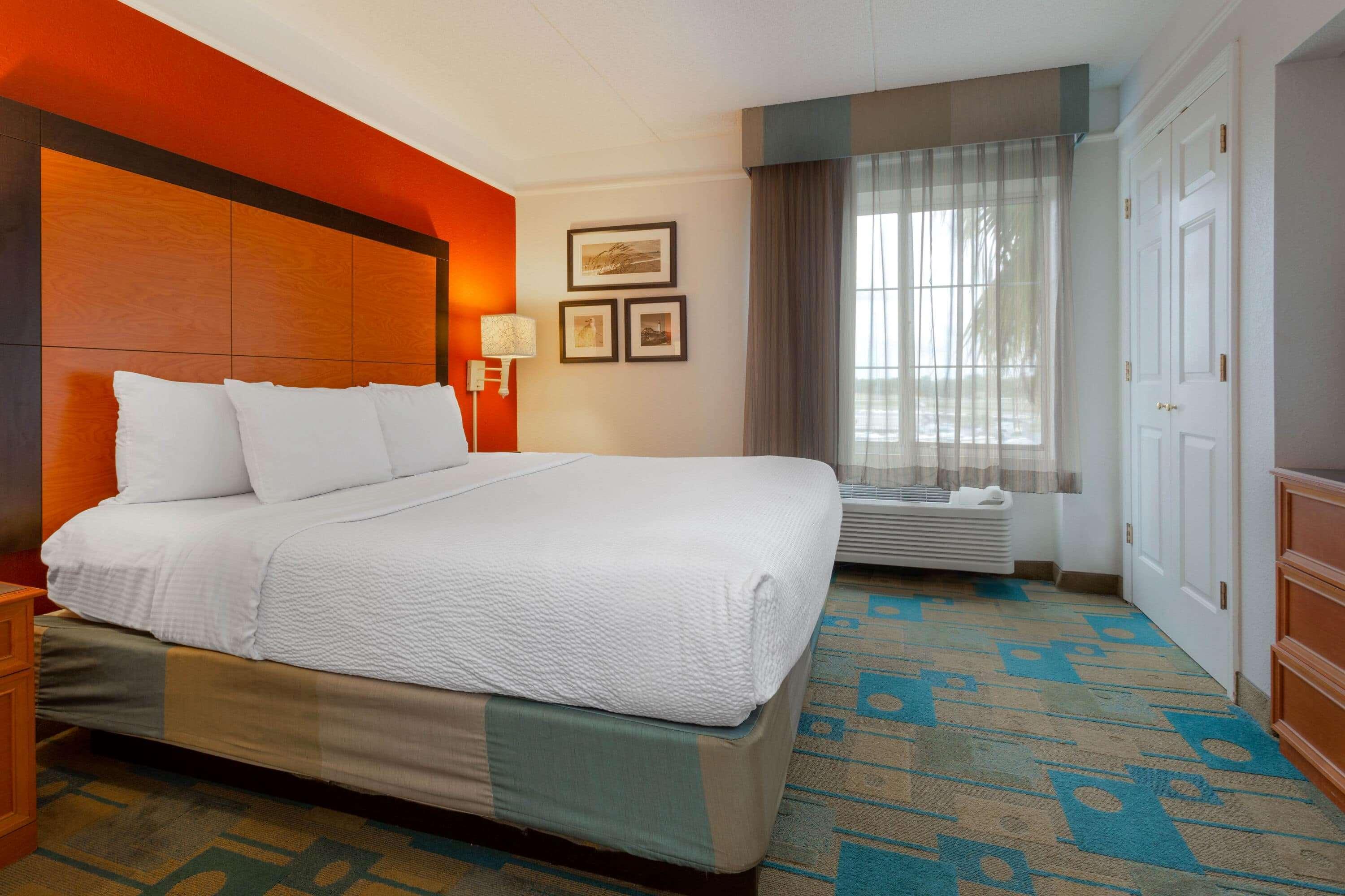 Hotel La Quinta By Wyndham West 3*