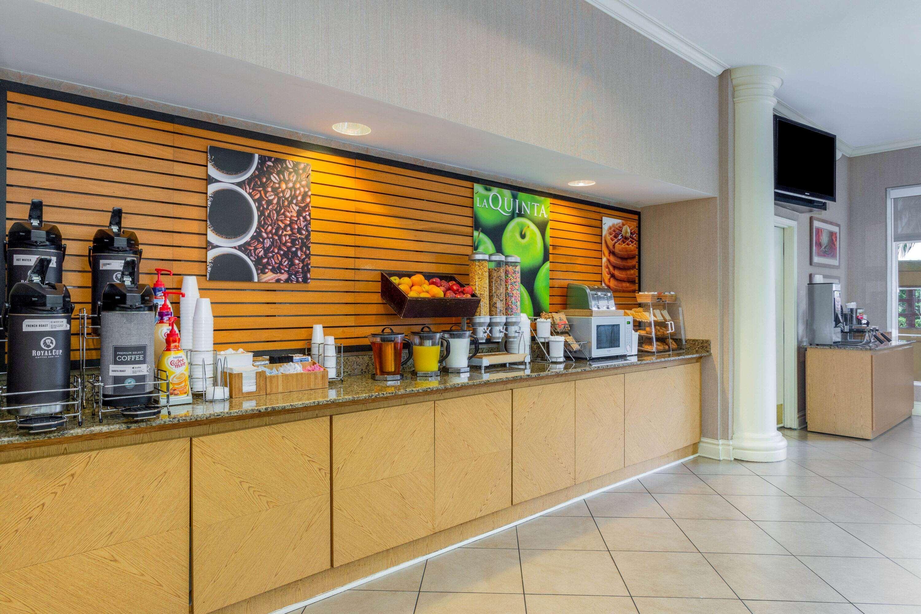 Hotel La Quinta By Wyndham West