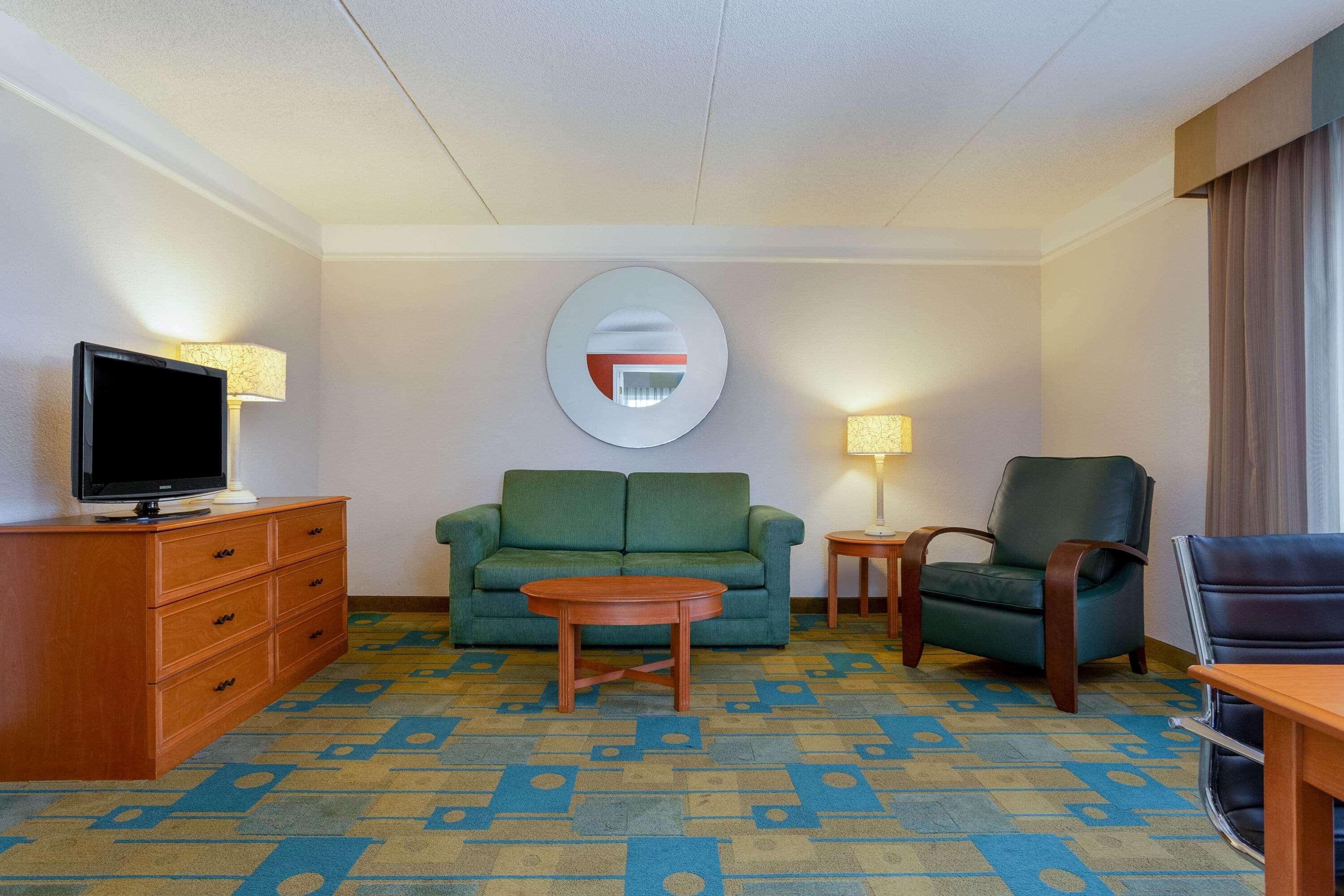 Hotel La Quinta By Wyndham West