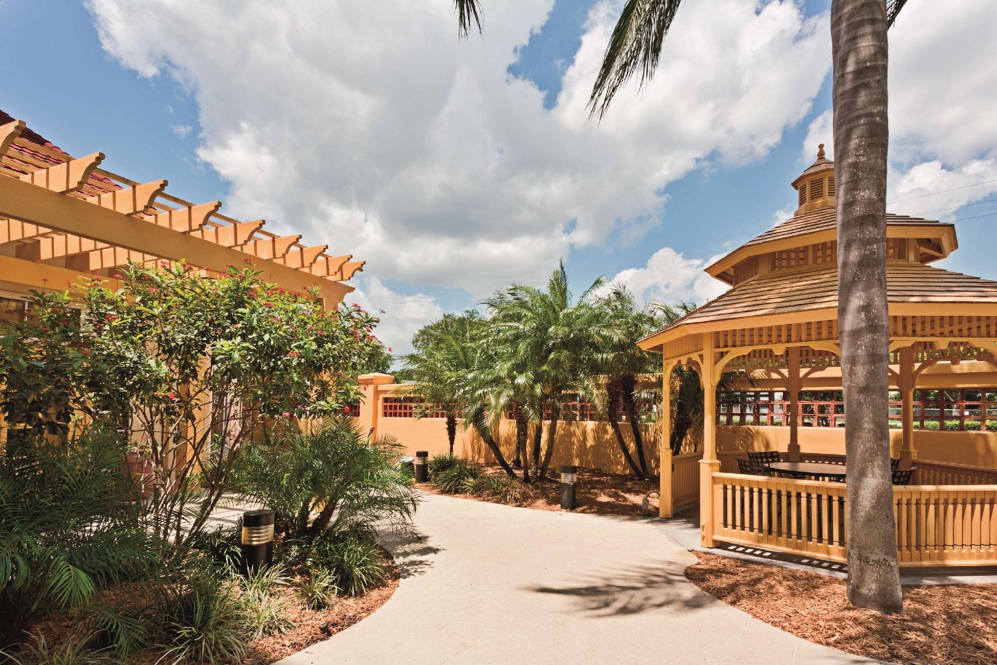 Hotel La Quinta By Wyndham West 3*