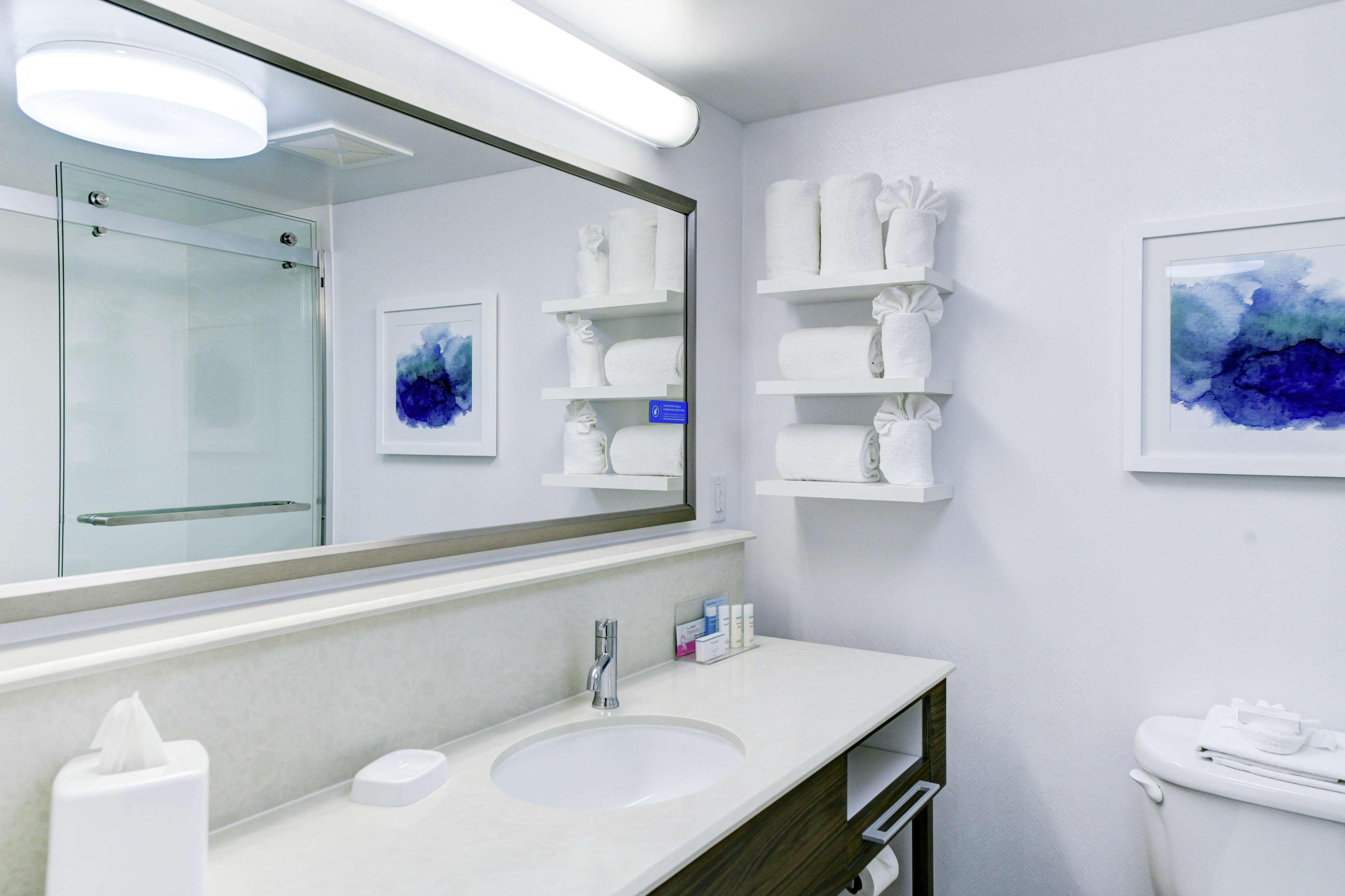 Hotel Hampton & At Mary Colonial Townpark