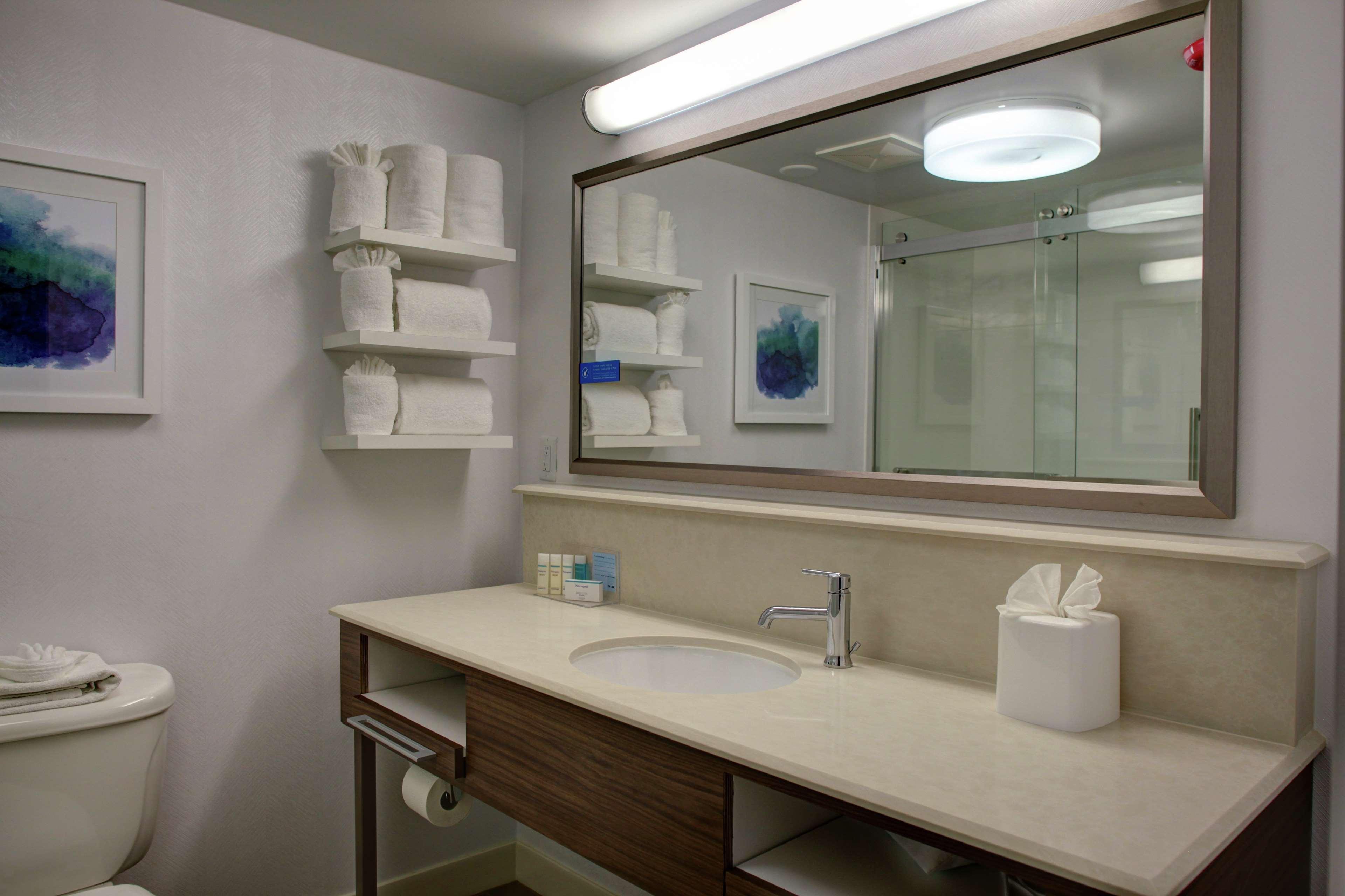 Hotel Hampton & At Mary Colonial Townpark 3*