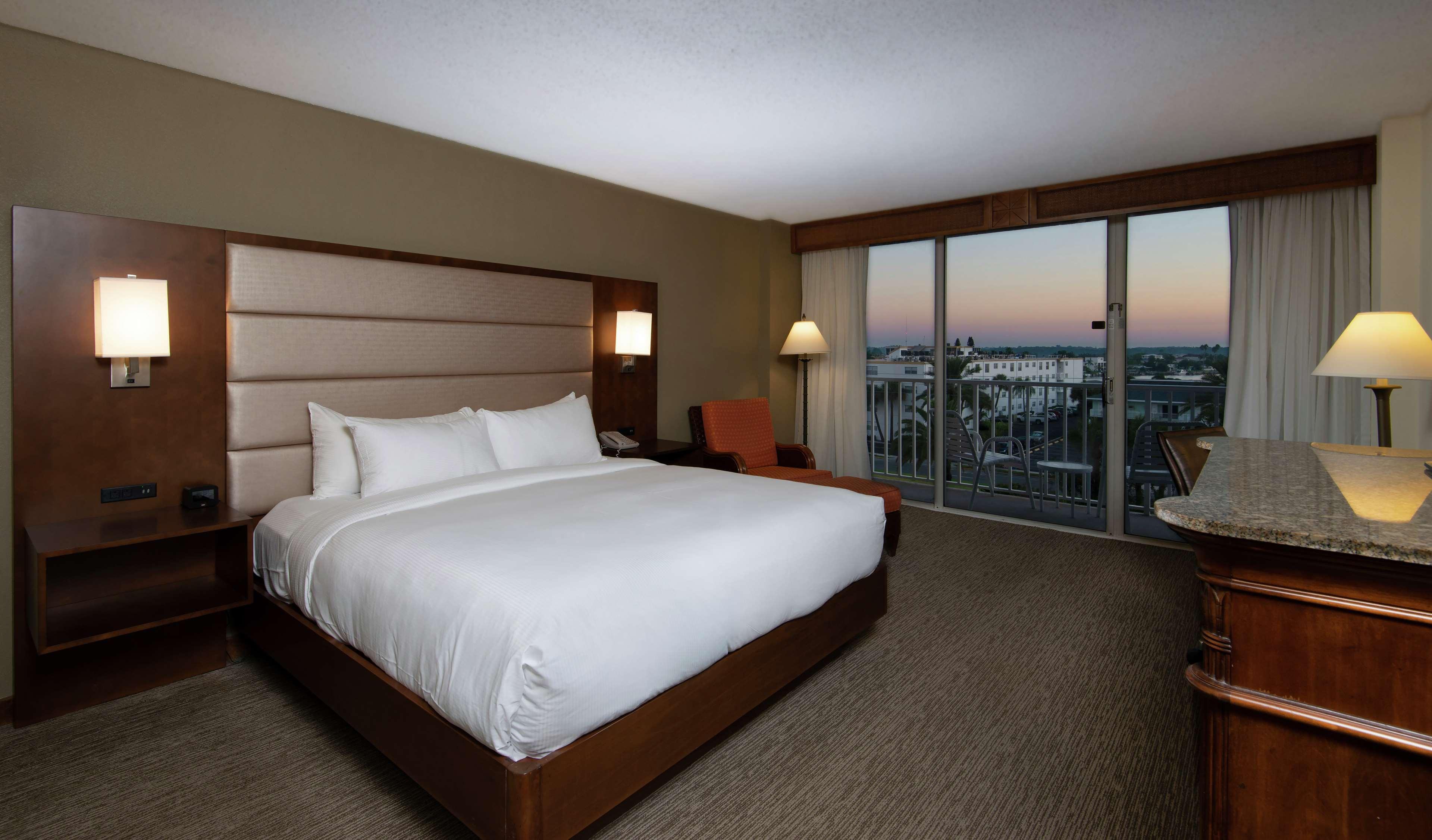Doubletree By Hilton Tampa Bay - North Redington Resort 3*