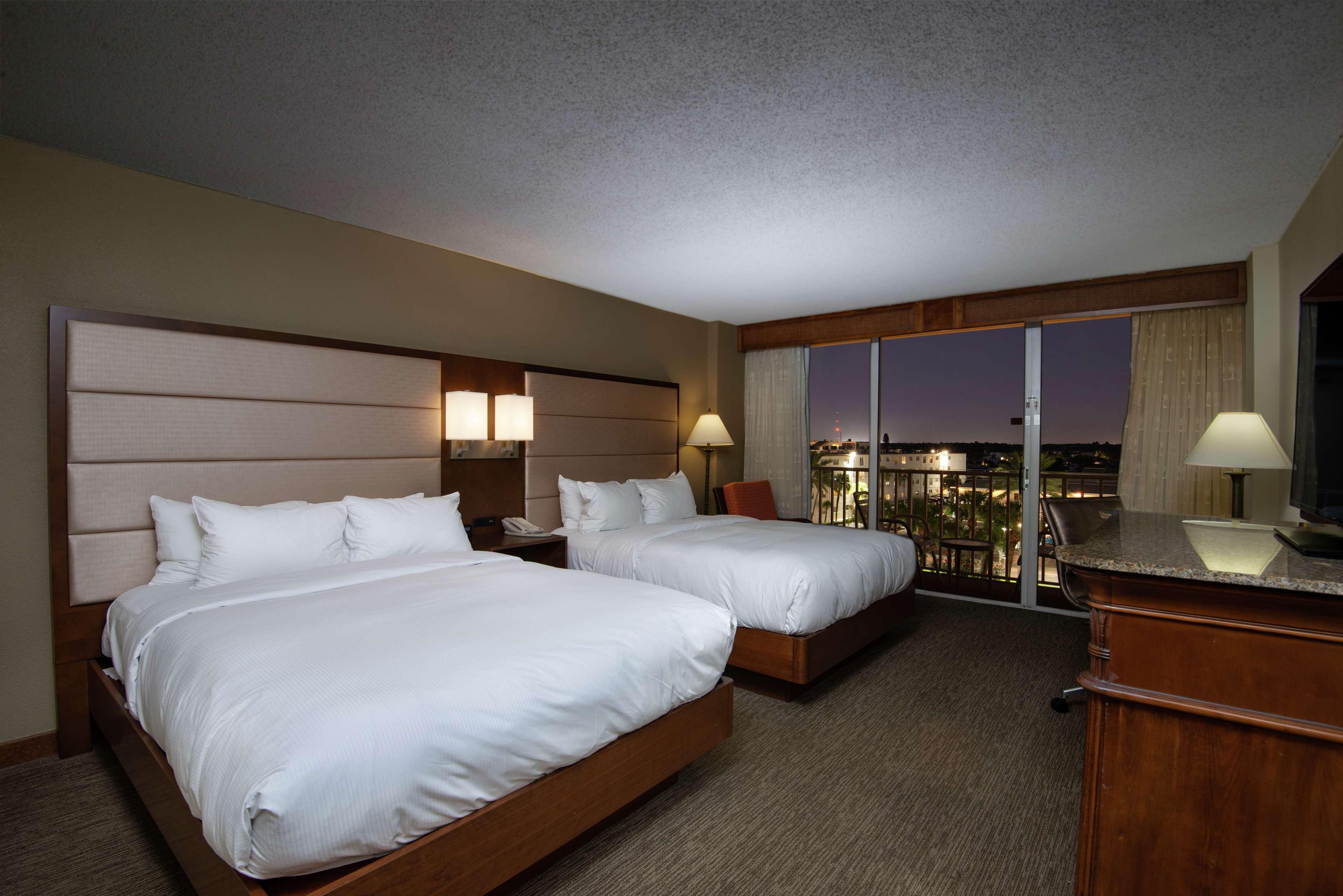 Doubletree By Hilton Tampa Bay - North Redington Resort 3*