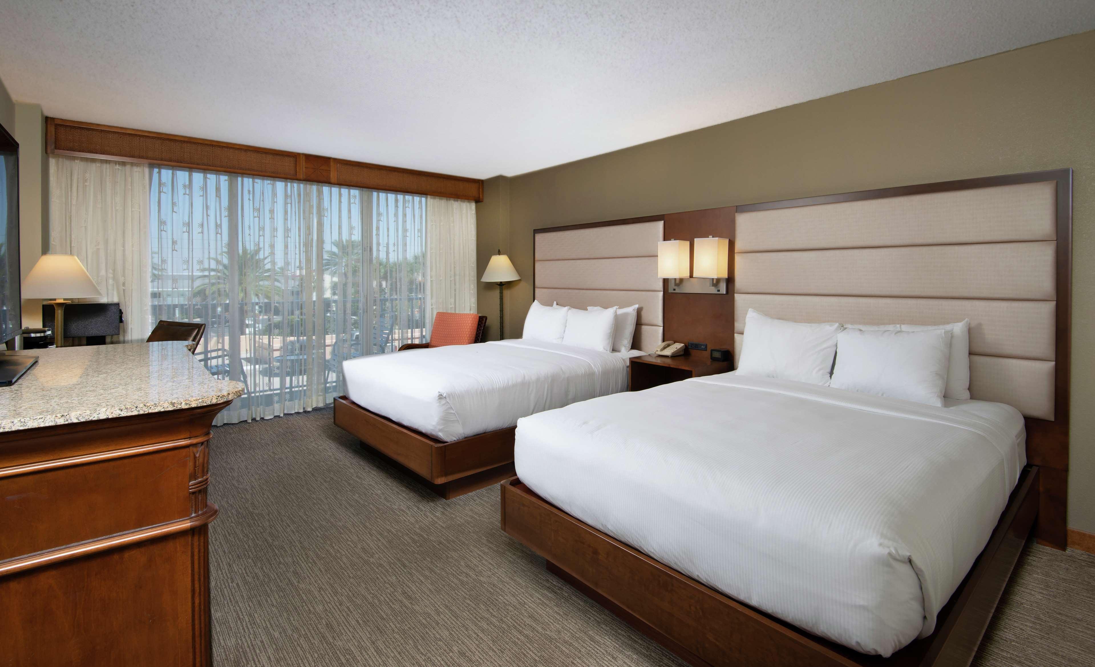 Doubletree By Hilton Tampa Bay - North Redington Resort St. Pete Beach