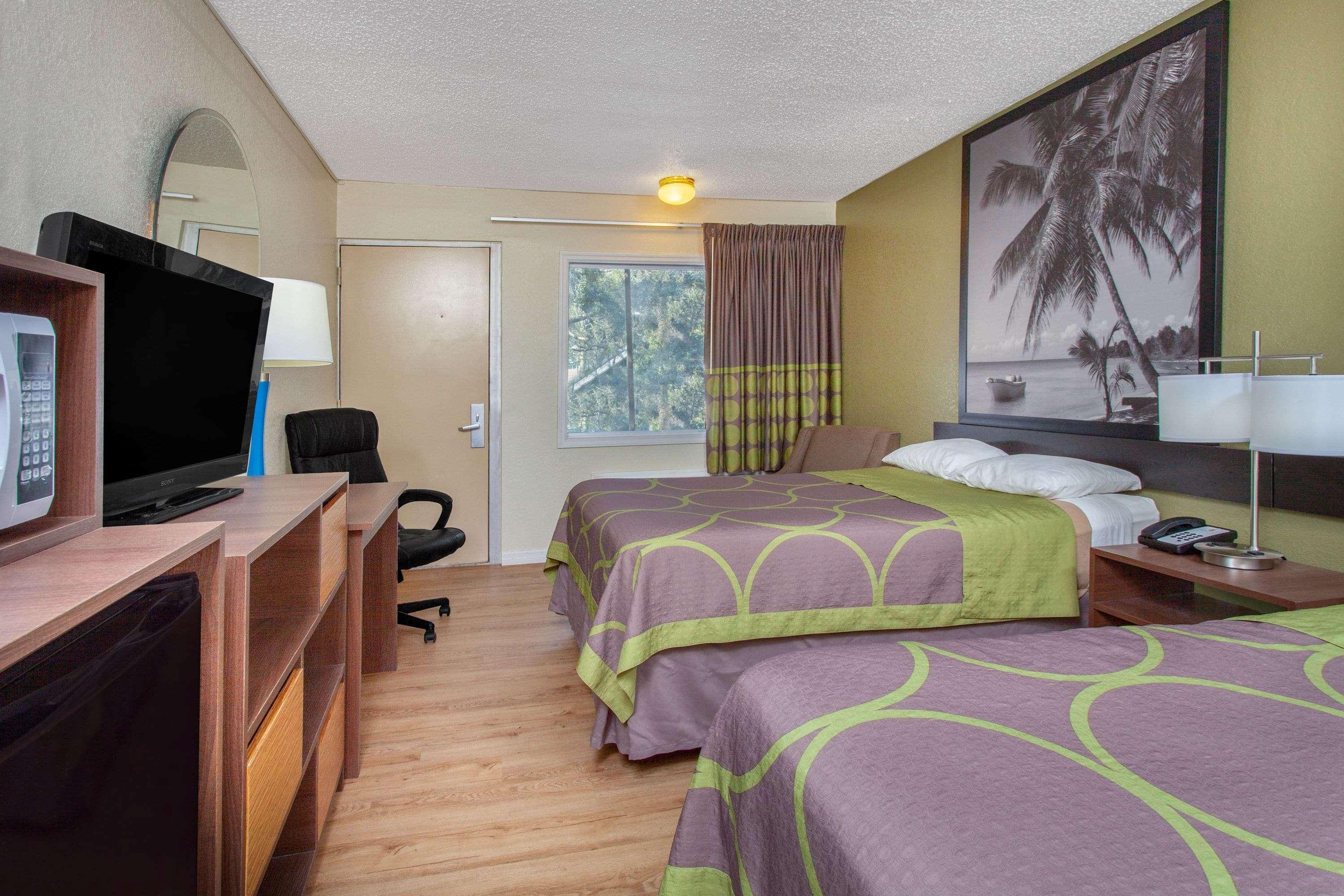 Super 8 By Wyndham Clearwater/us Hwy 19 N