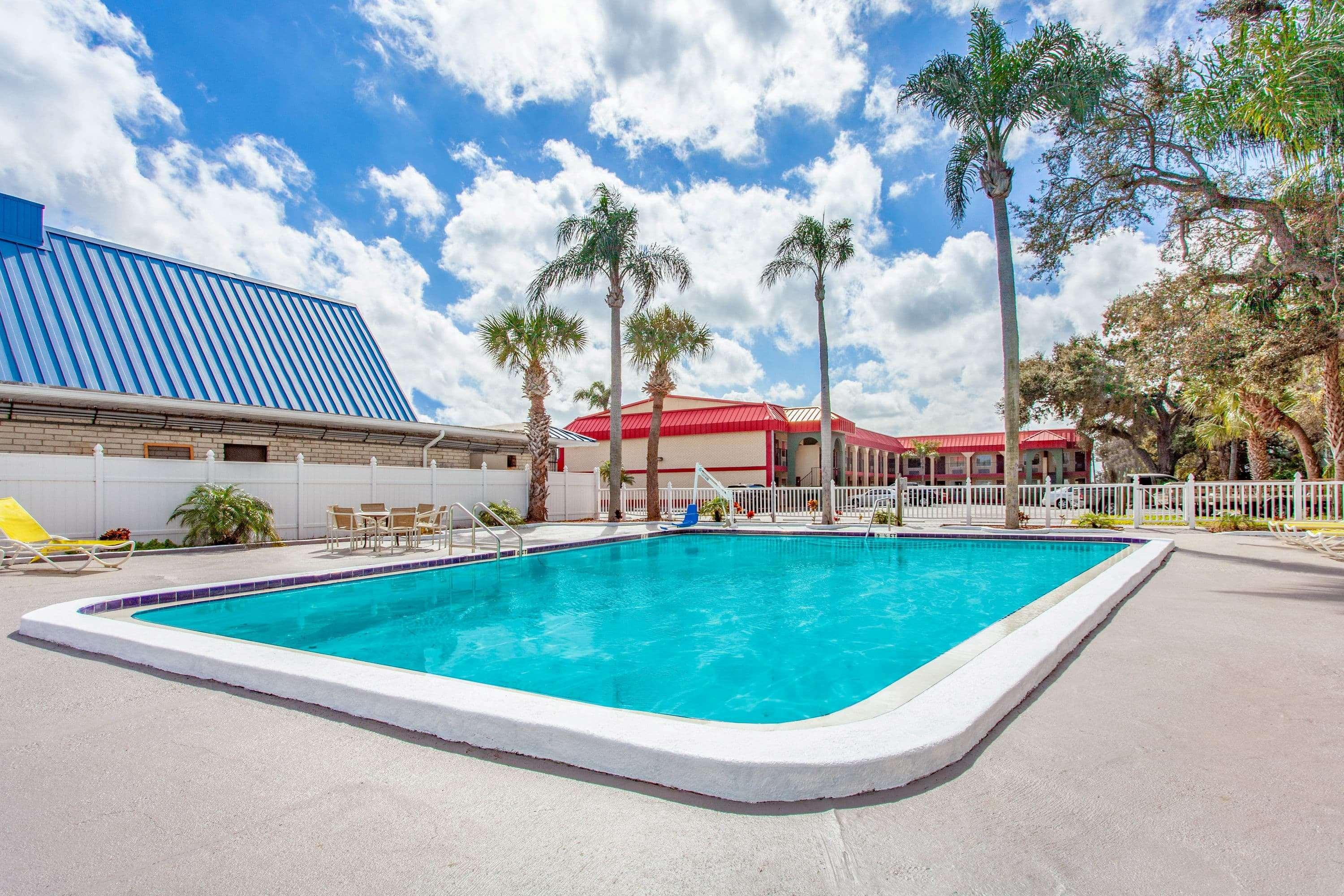 Super 8 By Wyndham Clearwater/us Hwy 19 N Clearwater