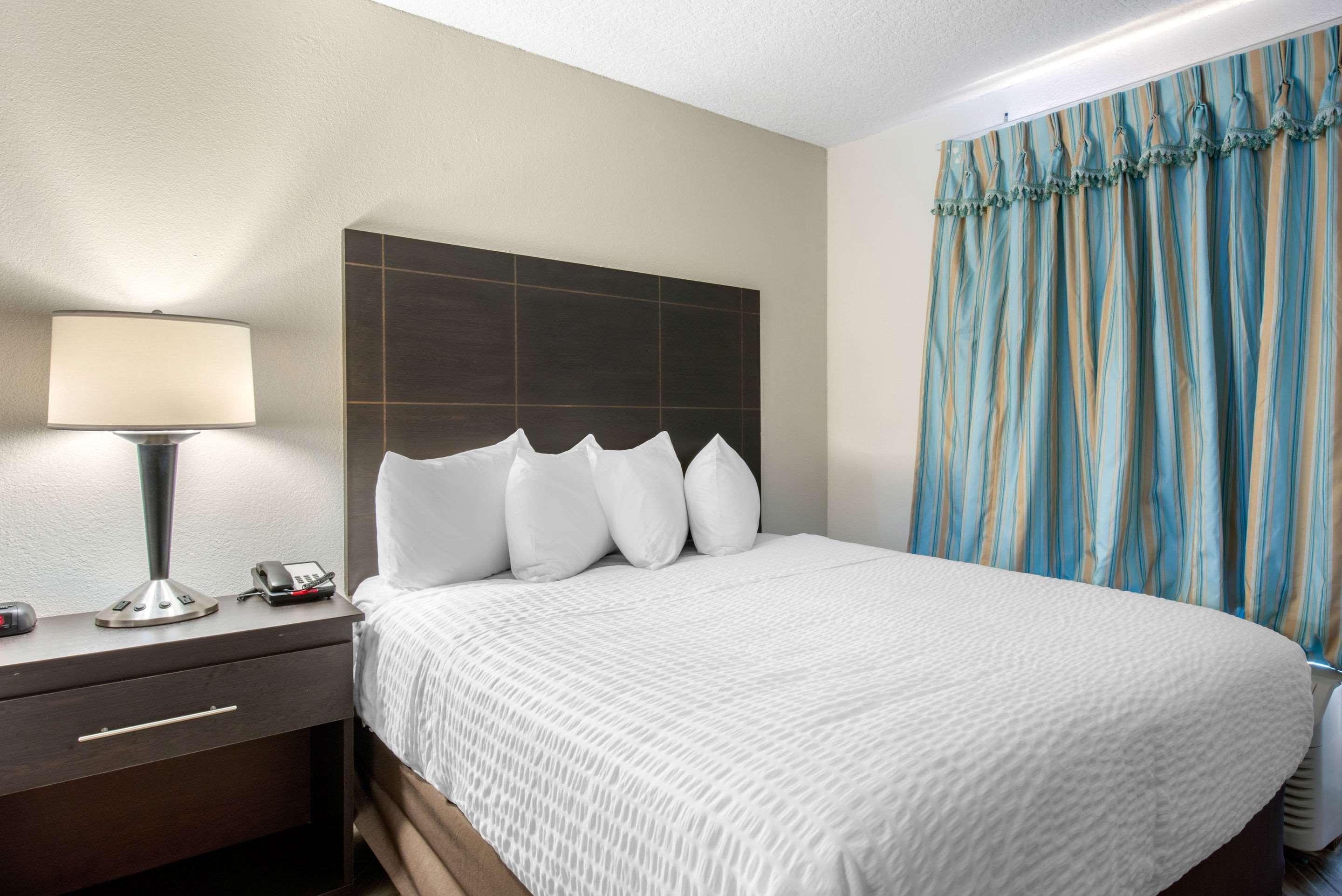 Clarion & Kissimmee-lake Buena Vista South Hotel Kissimmee