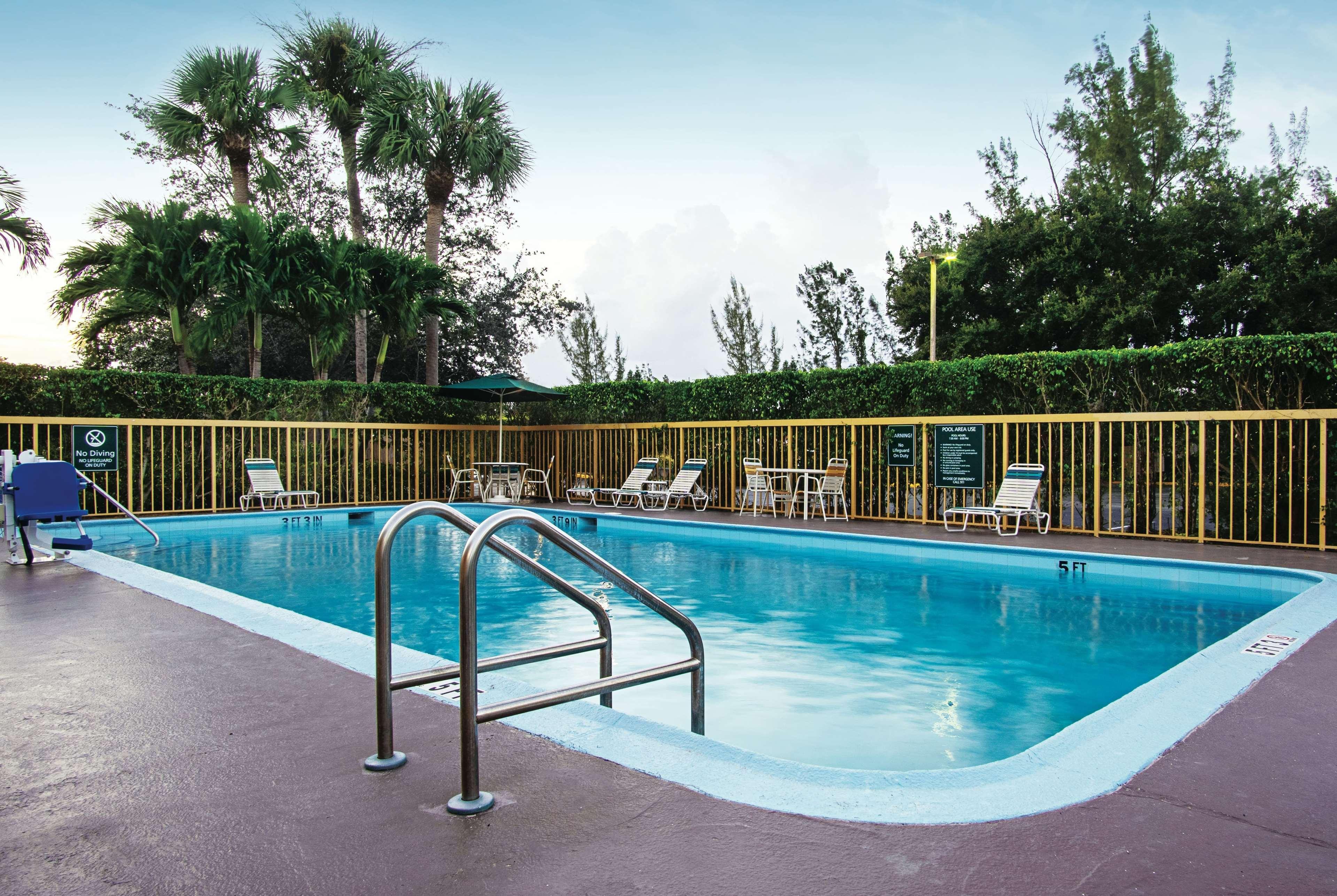 La Quinta By Wyndham West Palm - Florida Turnpike Hotel