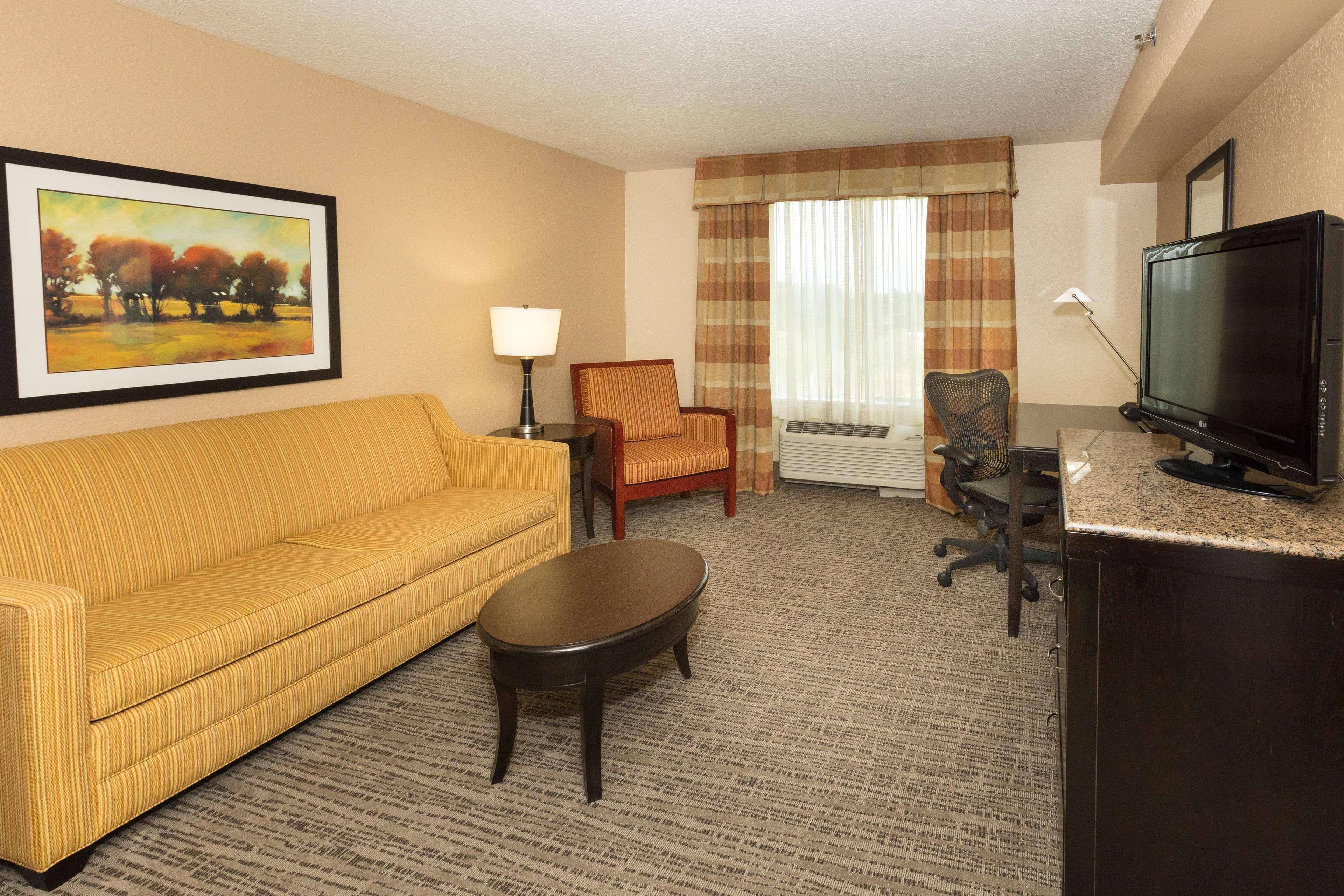 Hilton Garden Airport Hotel 3*