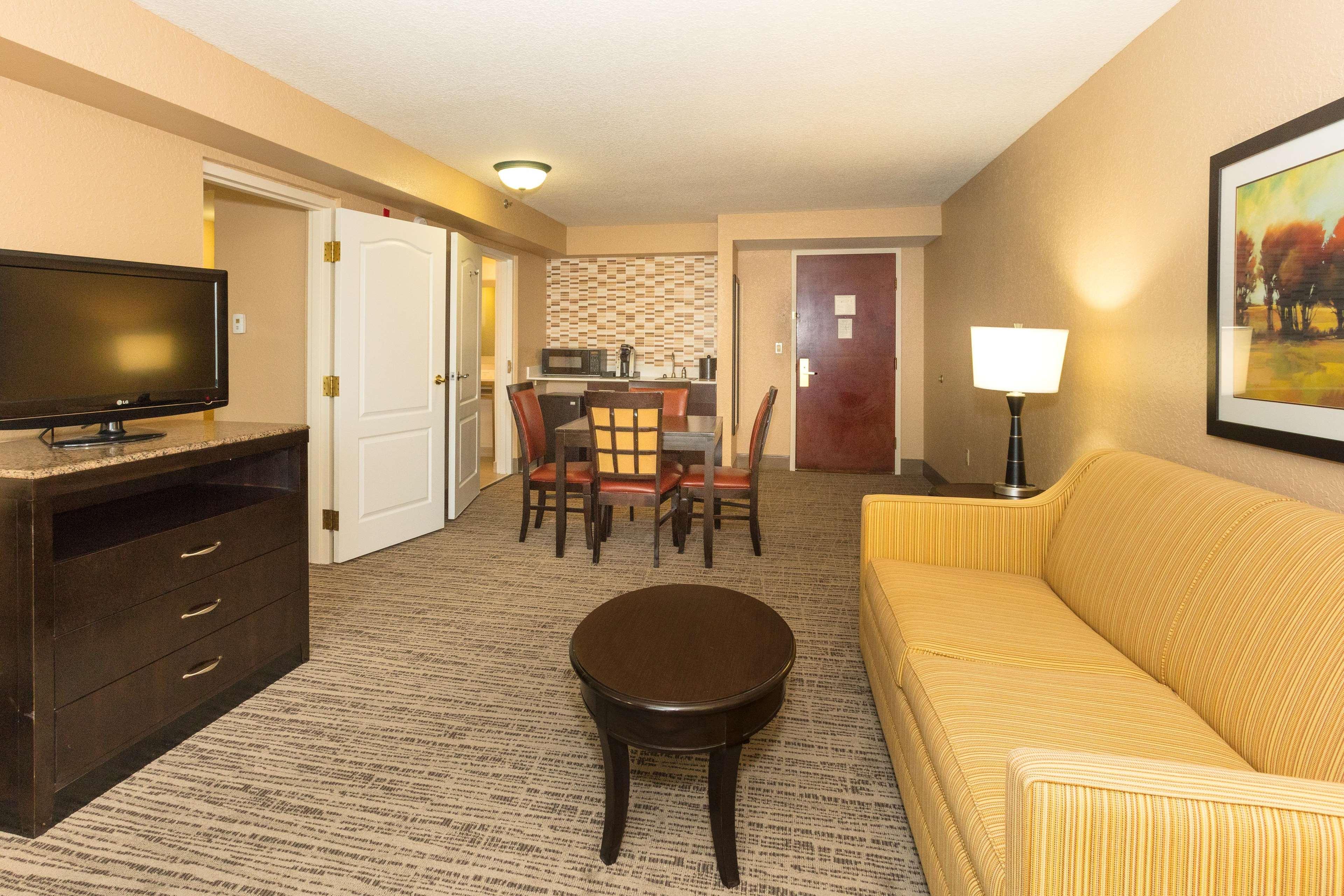 Hilton Garden Airport Hotel
