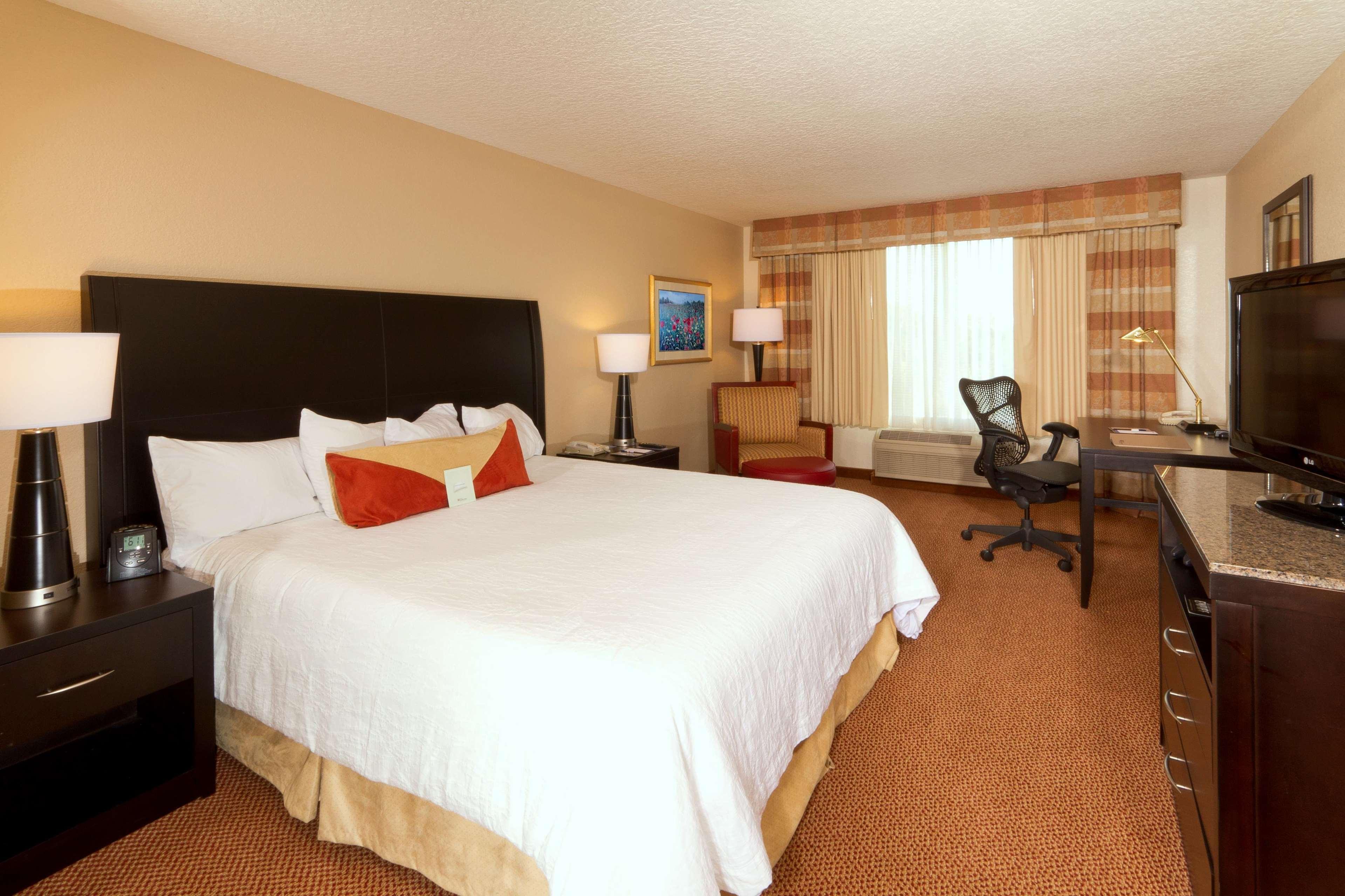 Hilton Garden Airport 3*