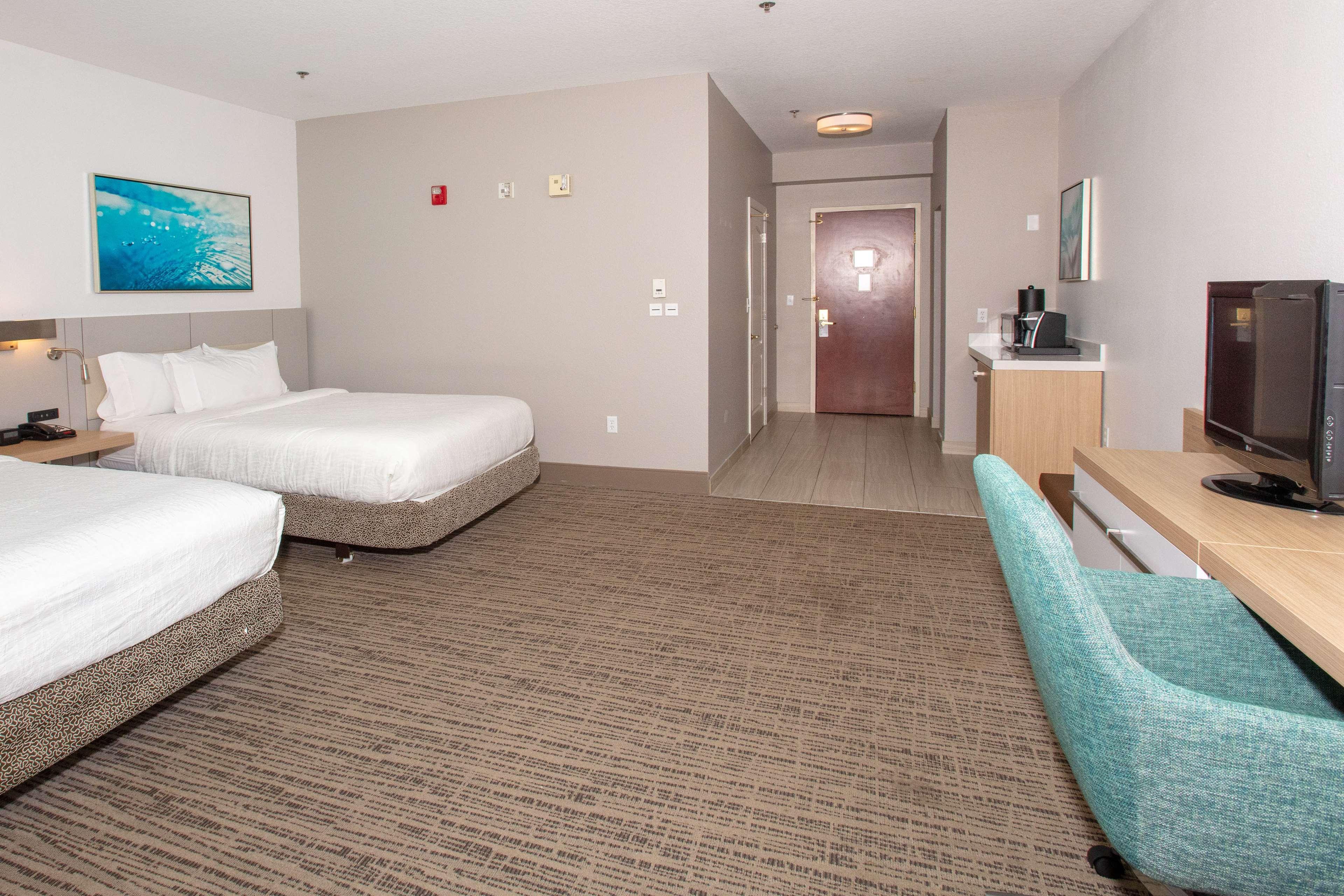 Hilton Garden Airport 3*