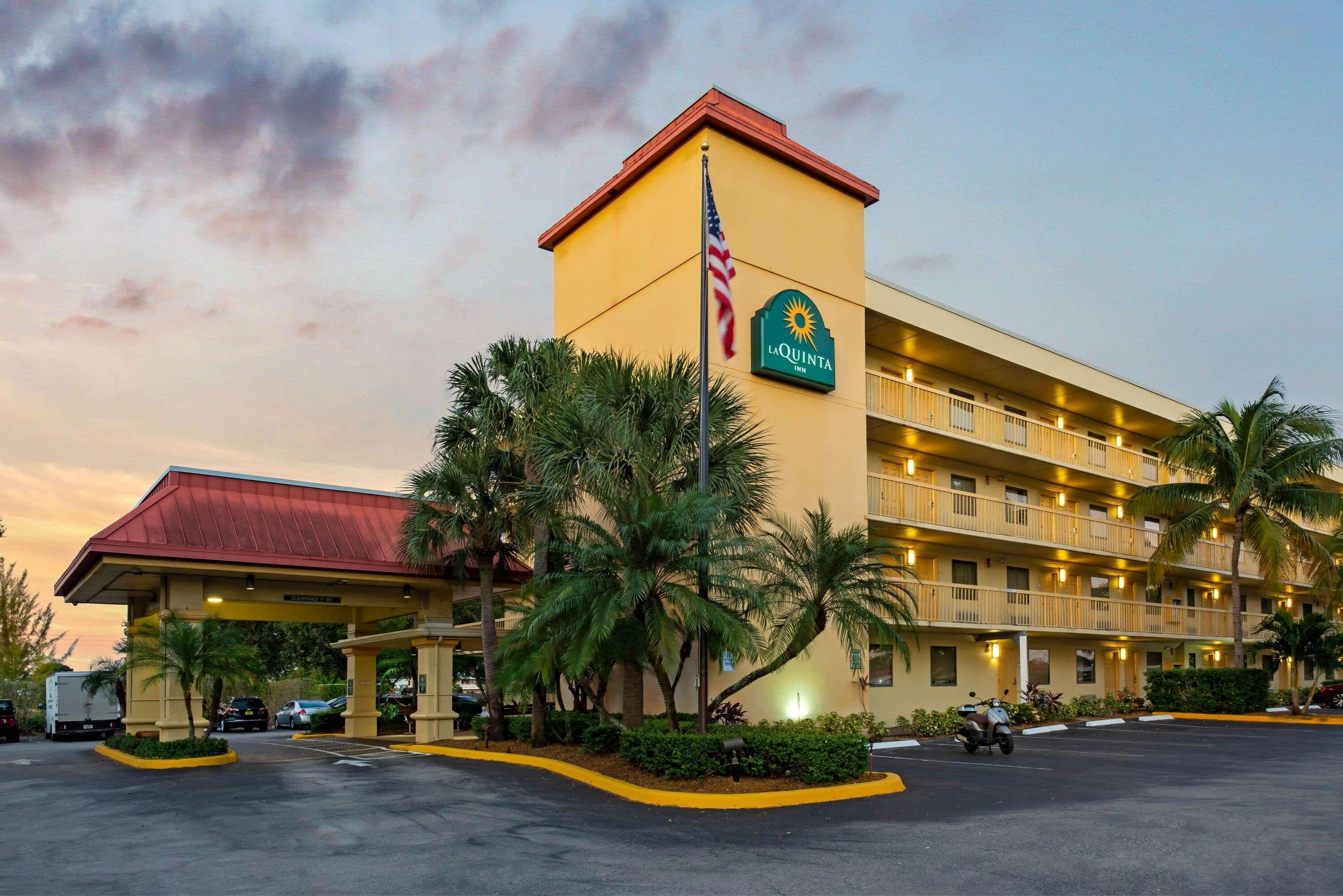 La Quinta By Wyndham West Palm - Florida Turnpike 3*