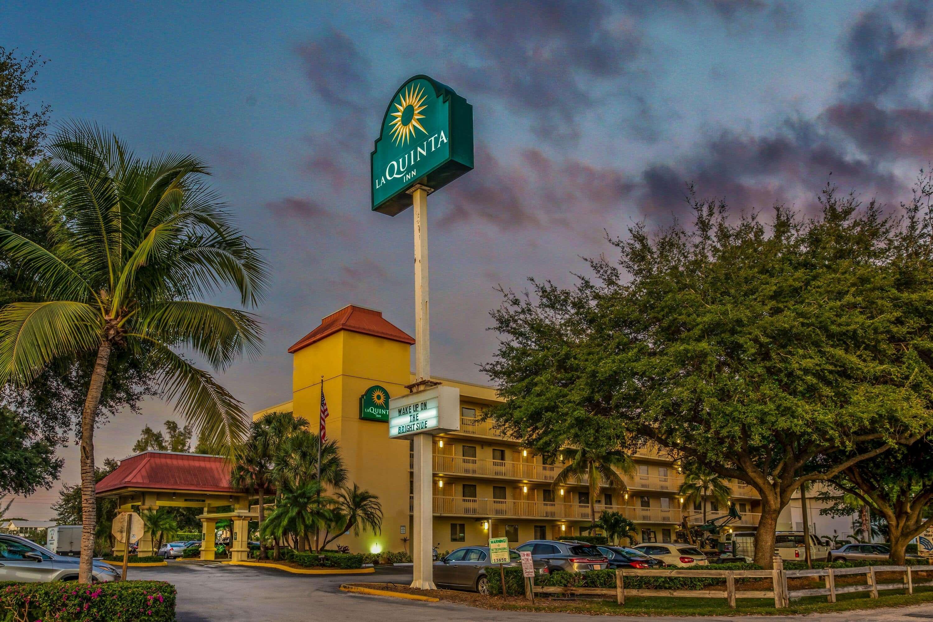 La Quinta By Wyndham West Palm - Florida Turnpike 3*