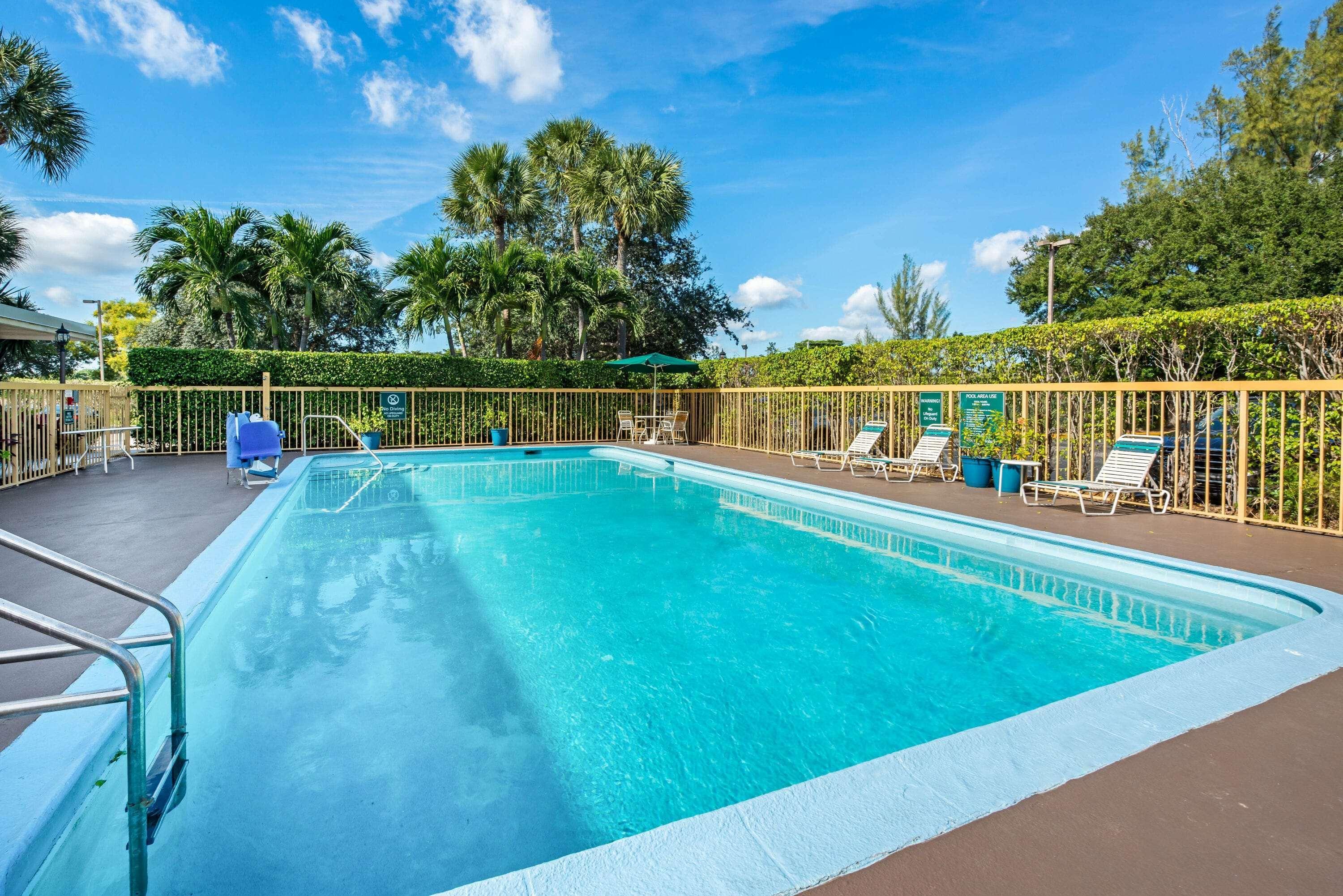 La Quinta By Wyndham West Palm - Florida Turnpike 3*