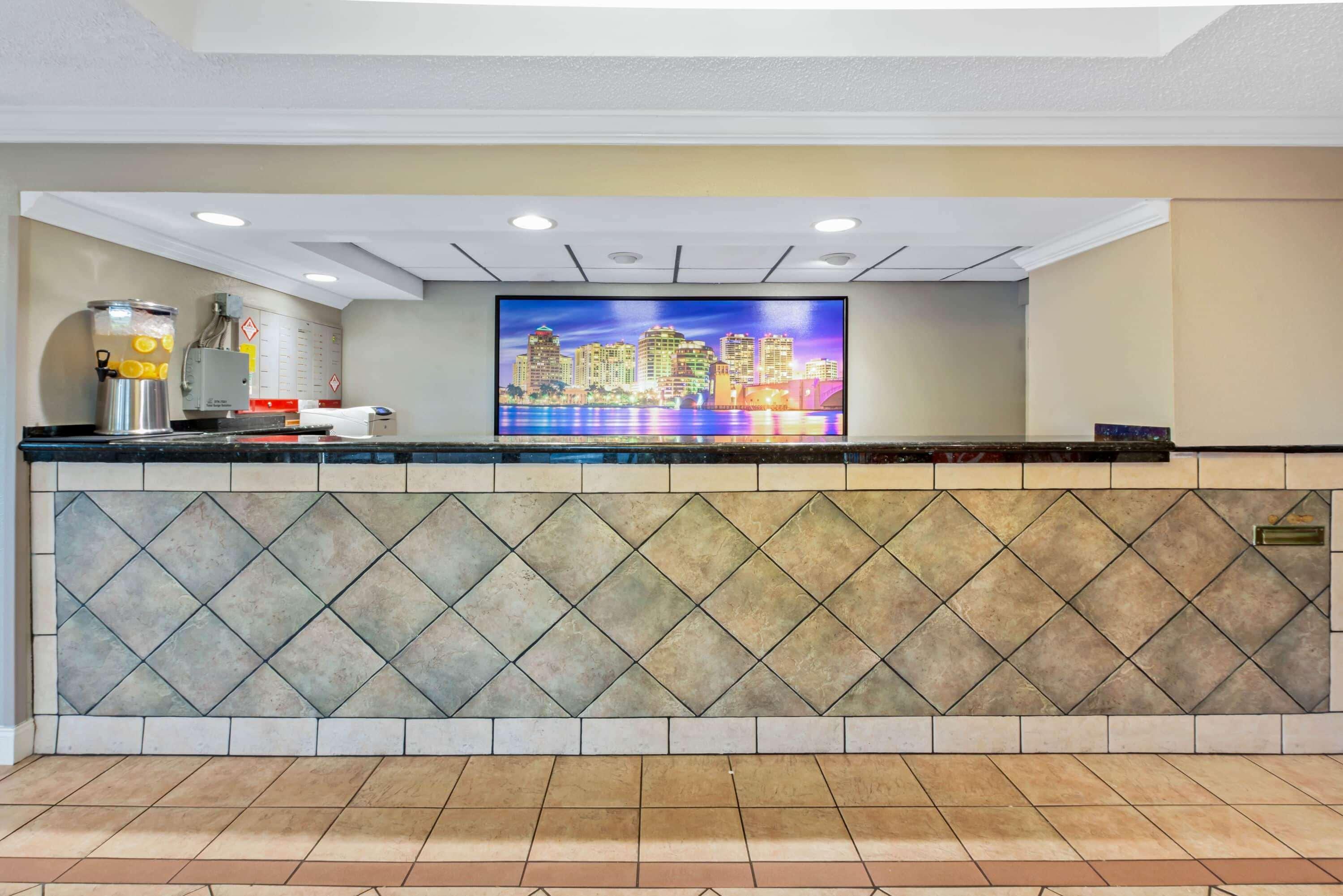 La Quinta By Wyndham West Palm - Florida Turnpike Hotel