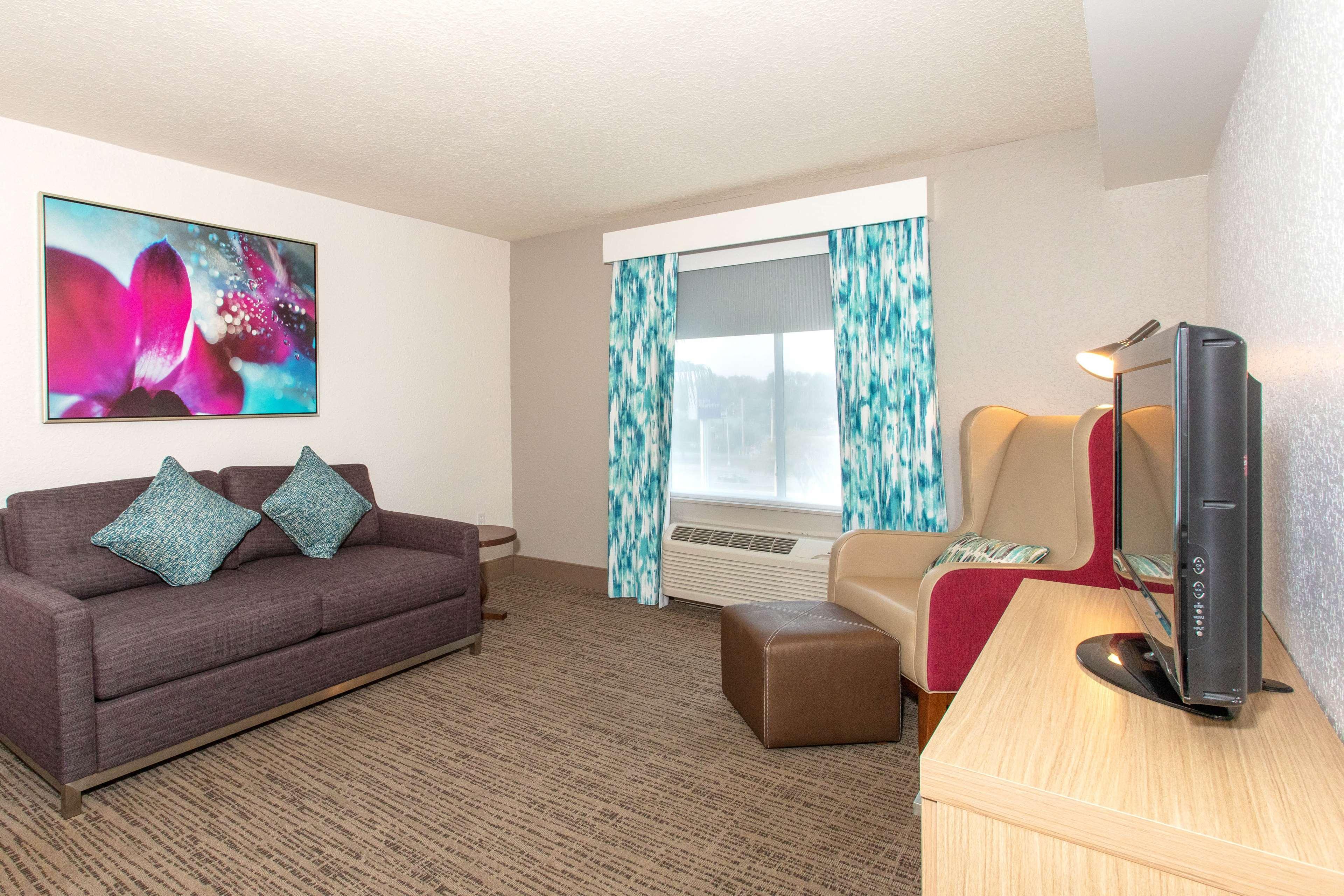 Hilton Garden Airport 3*