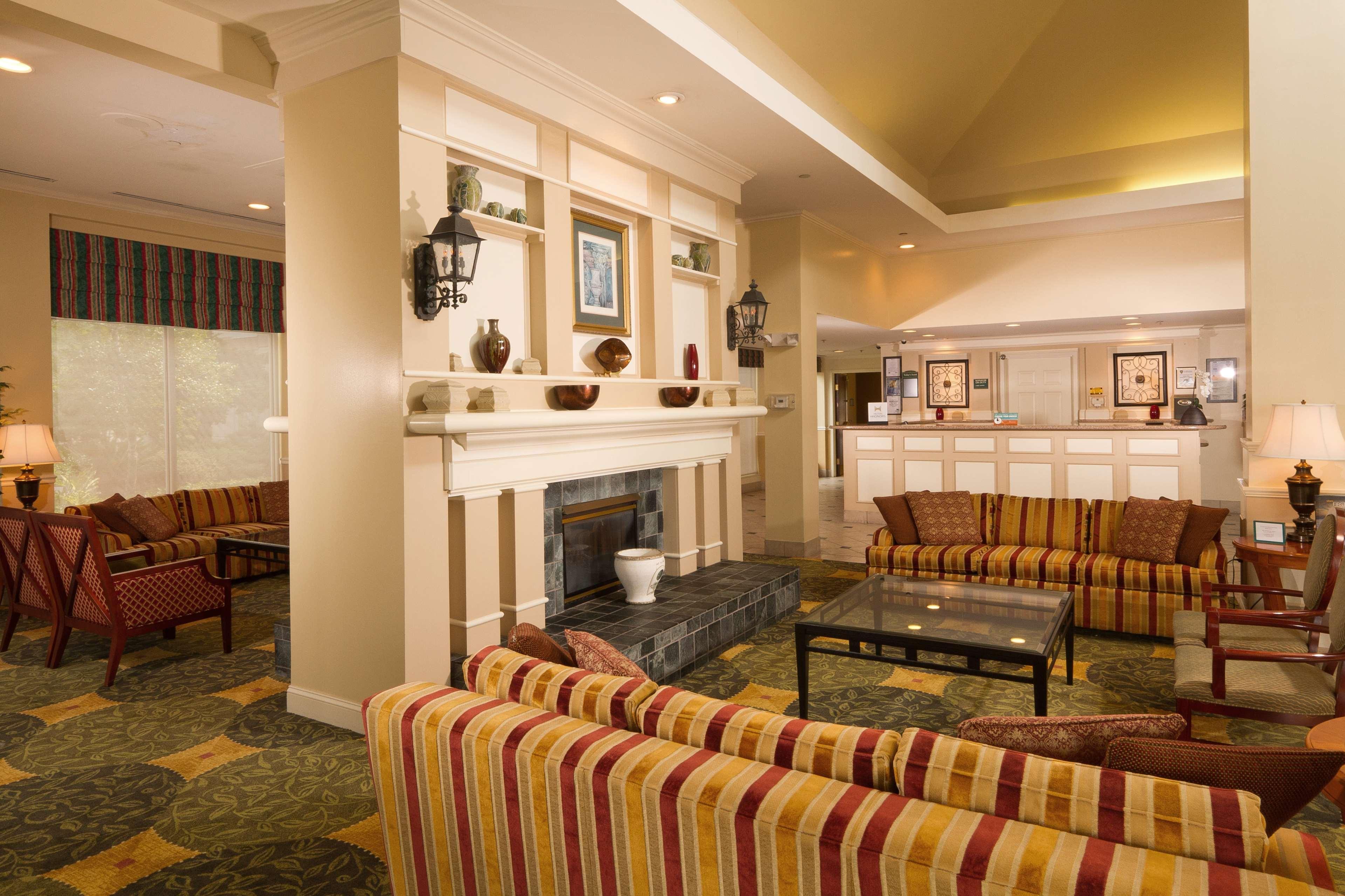 Hilton Garden Airport 3*