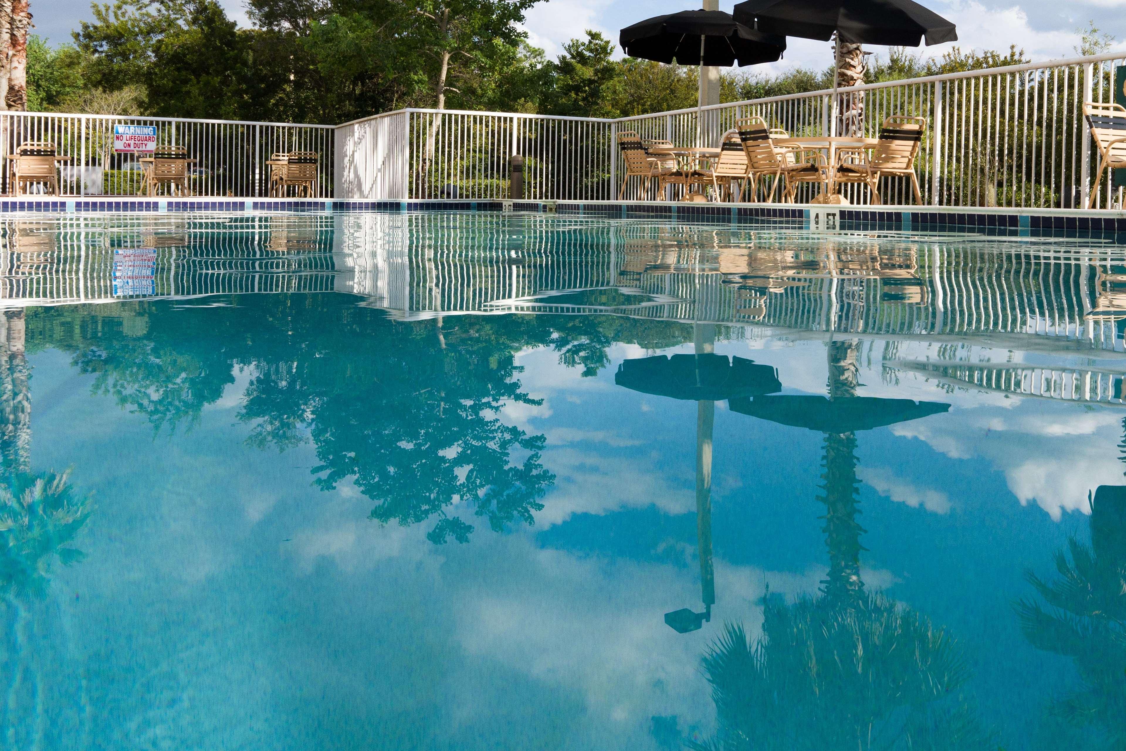 Hilton Garden Airport 3*