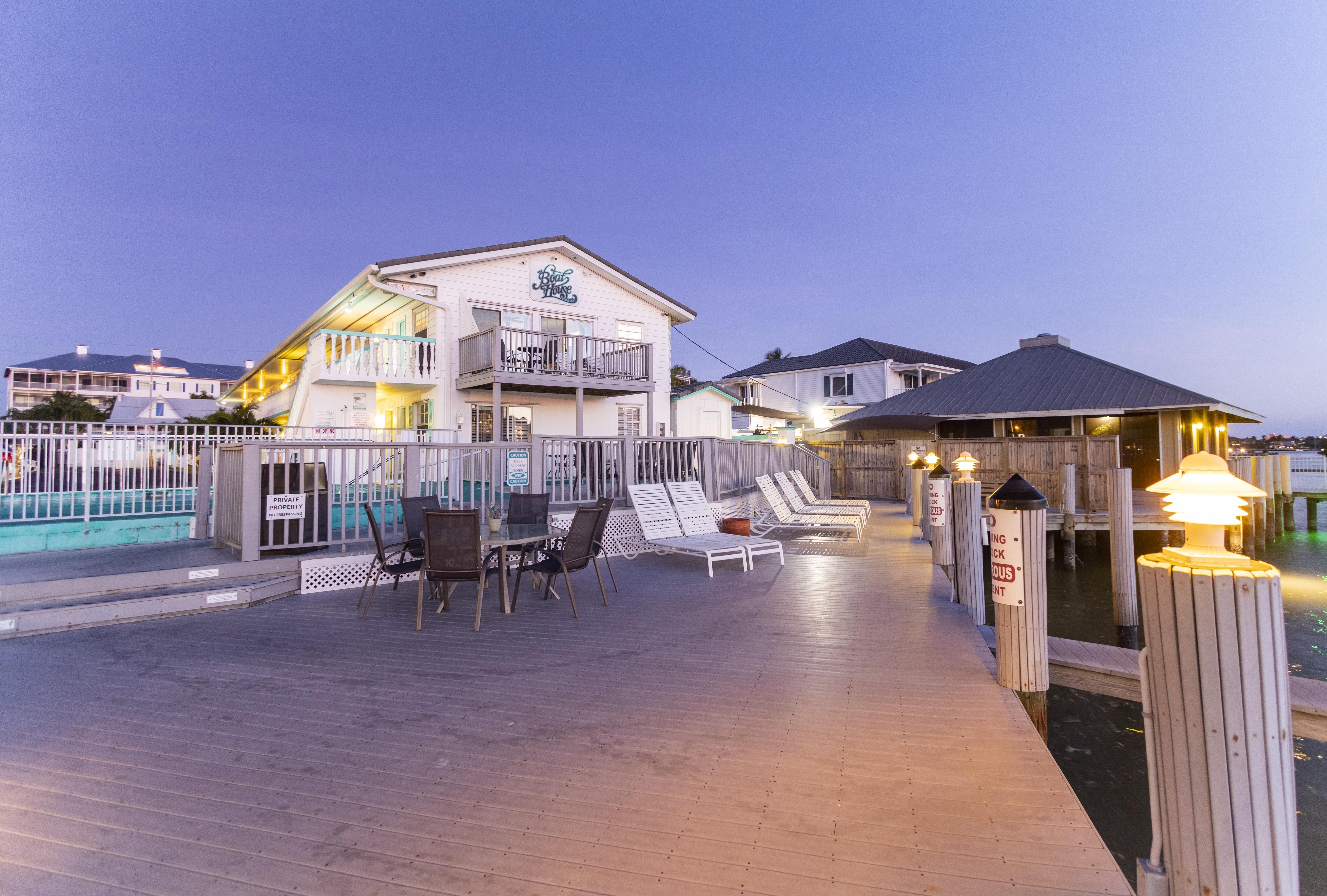 The Boathouse Motel 3*