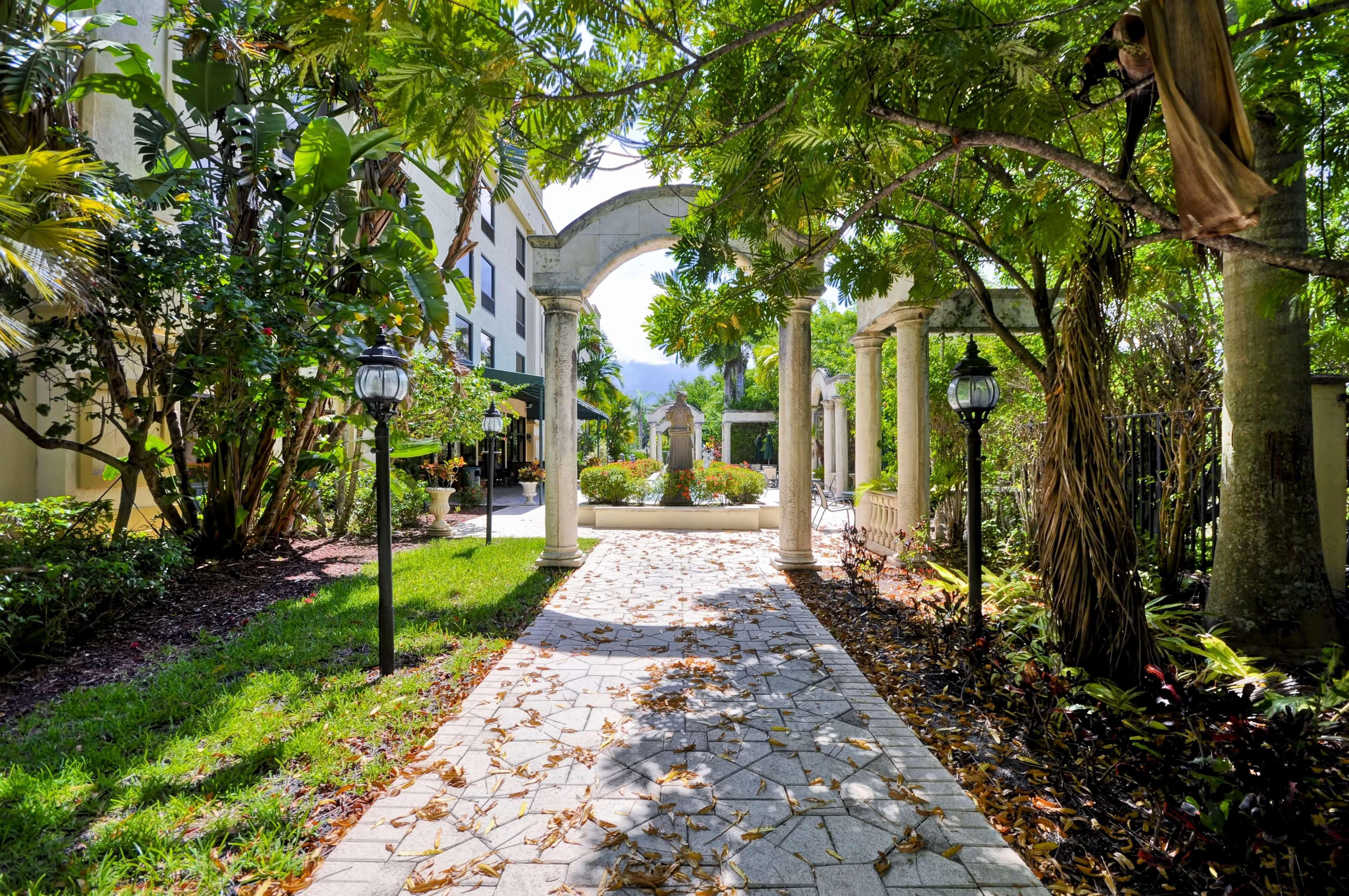 Hampton Palm Gardens Hotel 3*