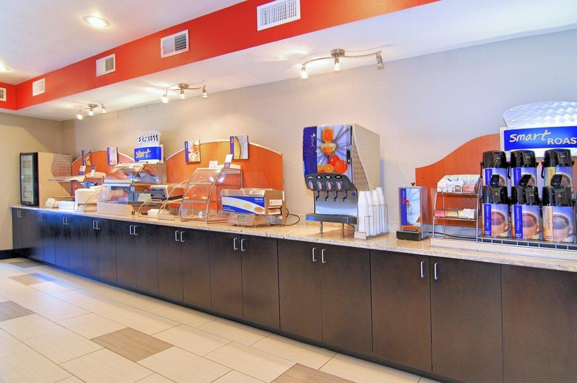 Hotel Express E - Commons Mall Area By Ihg