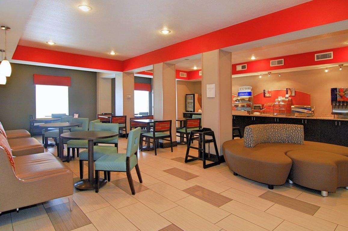 Express E - Commons Mall Area By Ihg Hotel 2*