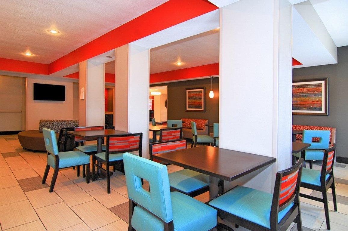 Hotel Express E - Commons Mall Area By Ihg 2*